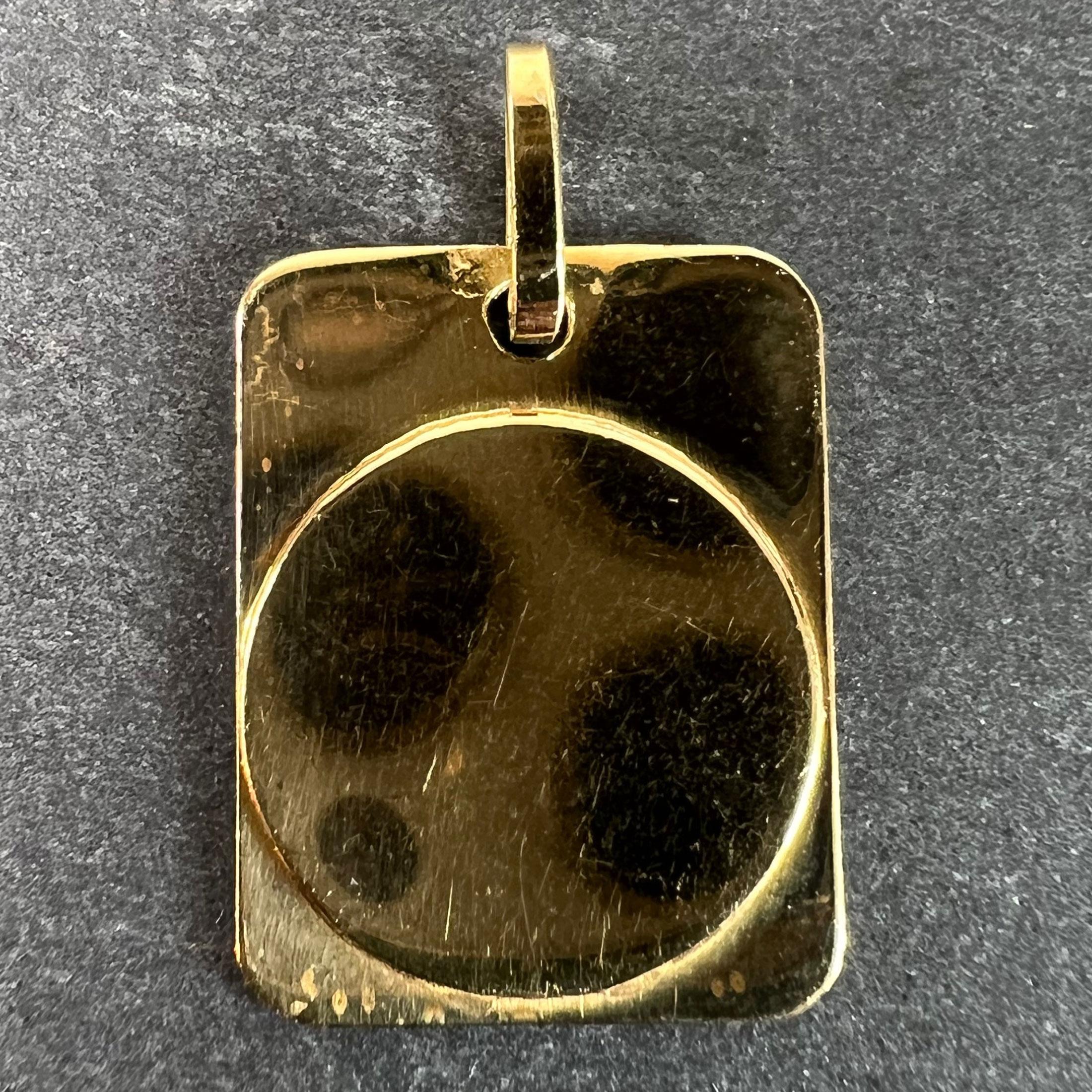 Pendentif médaille à breloques en or jaune 18K signe astrologique du Scorpion français Bon état - En vente à London, GB