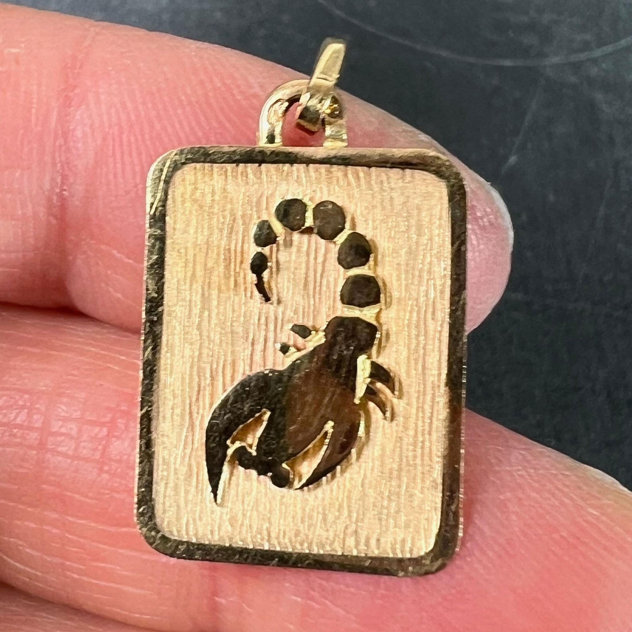 French Scorpio Starsign Zodiac 18K Yellow Gold Charm Medal Pendant For Sale 1
