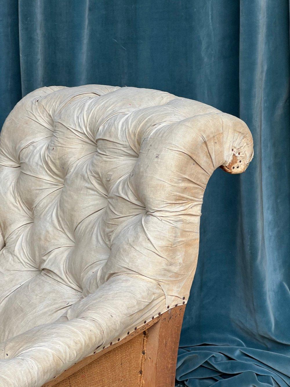 Fauteuil Napoléon III avec dossier à volutes et touffes d'eau en vente 4