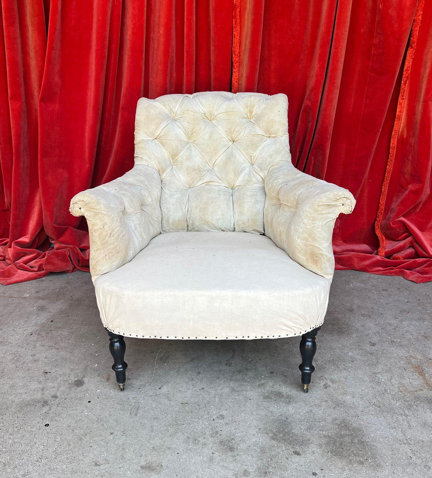 French Scrolled Back Tufted Napoleon III Armchair In Good Condition For Sale In Buchanan, NY