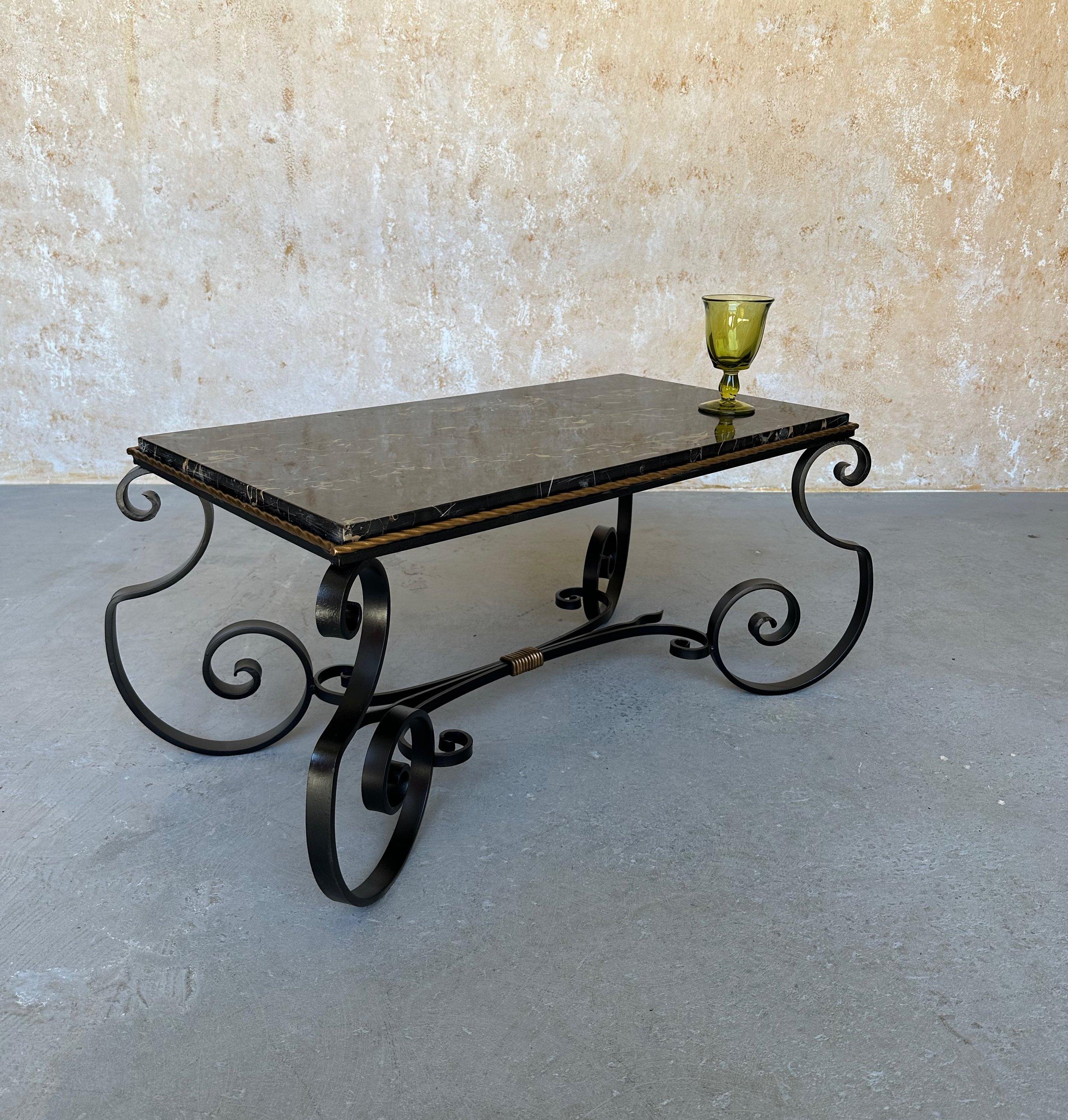 French Scrolled Iron Coffee Table With Marble Top In Good Condition For Sale In Buchanan, NY