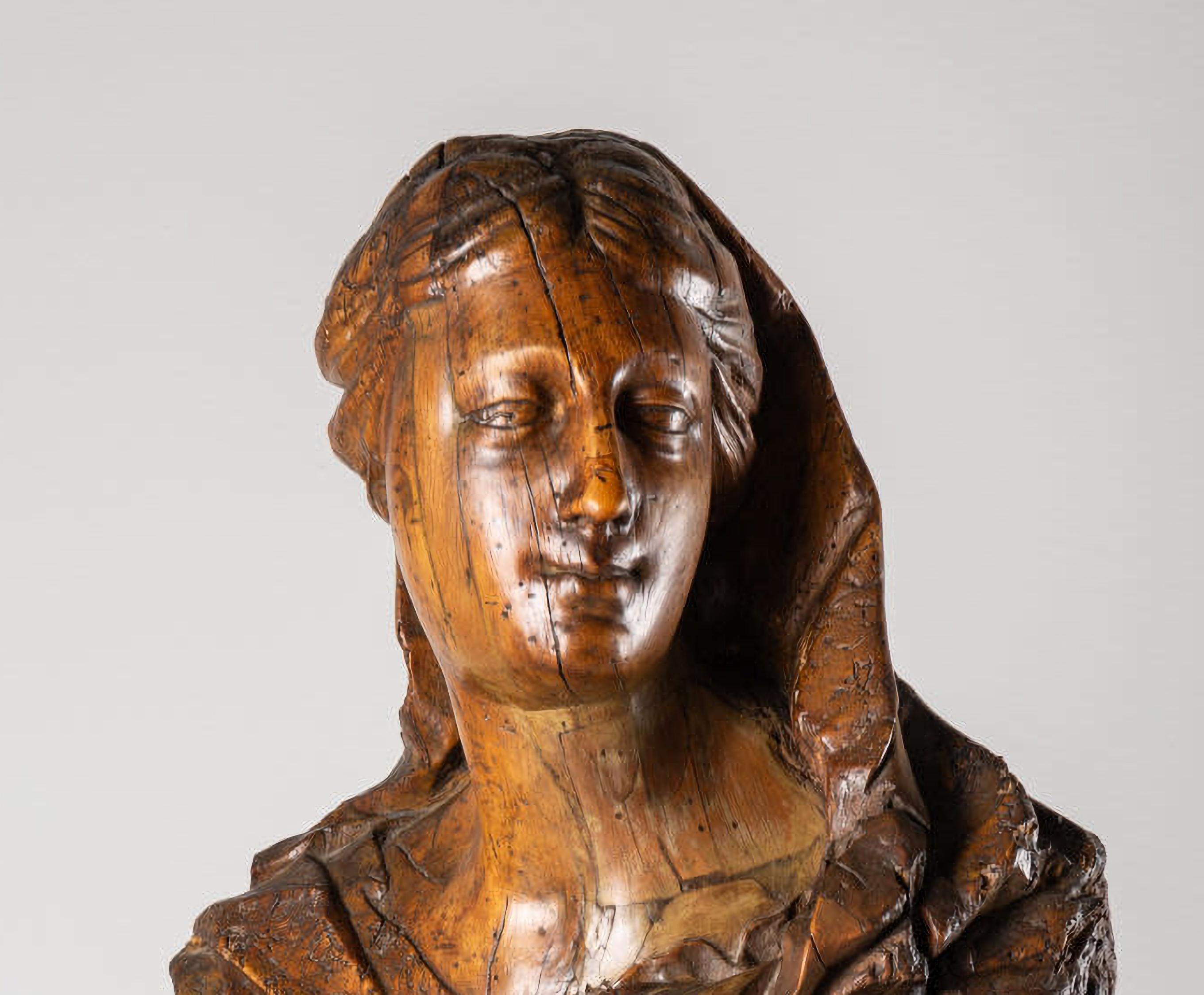 FRENCH SculPTOR 17TH CENTURY, Skulptur „Saint Mary Magdalene“ (Französisch) im Angebot