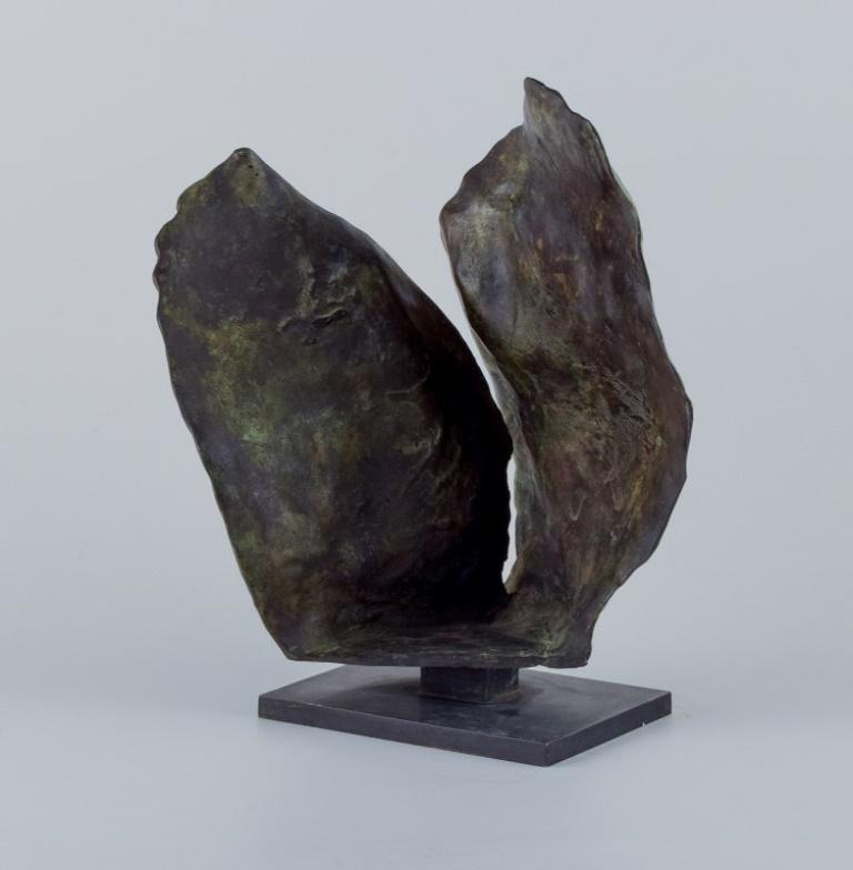 French sculptor, double-sided face in solid bronze on bronze base.  In Excellent Condition For Sale In Copenhagen, DK