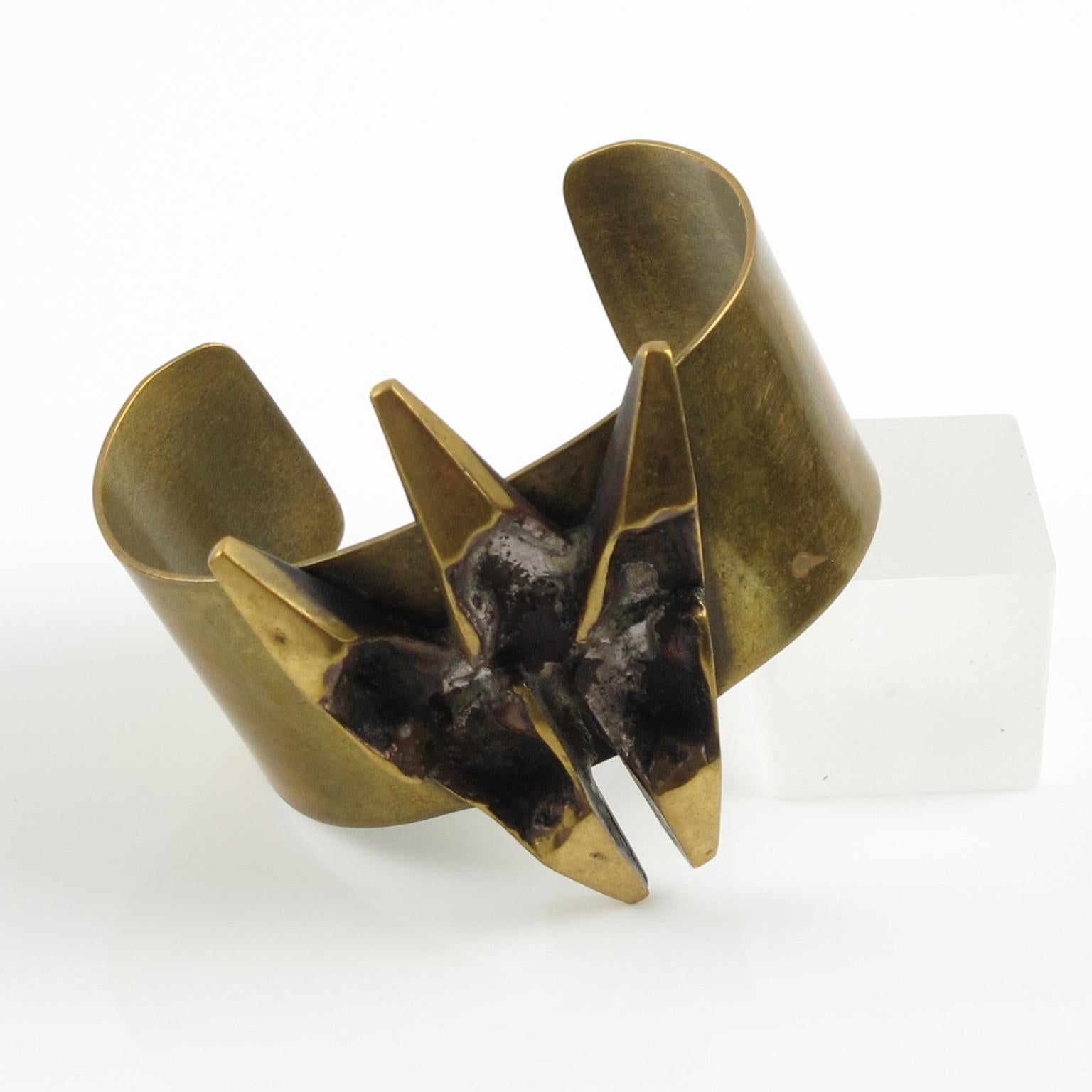 Brazalete de bronce Brutalista de mediados de siglo del escultor francés Henri Nogaret en Excelente estado para la venta en Atlanta, GA