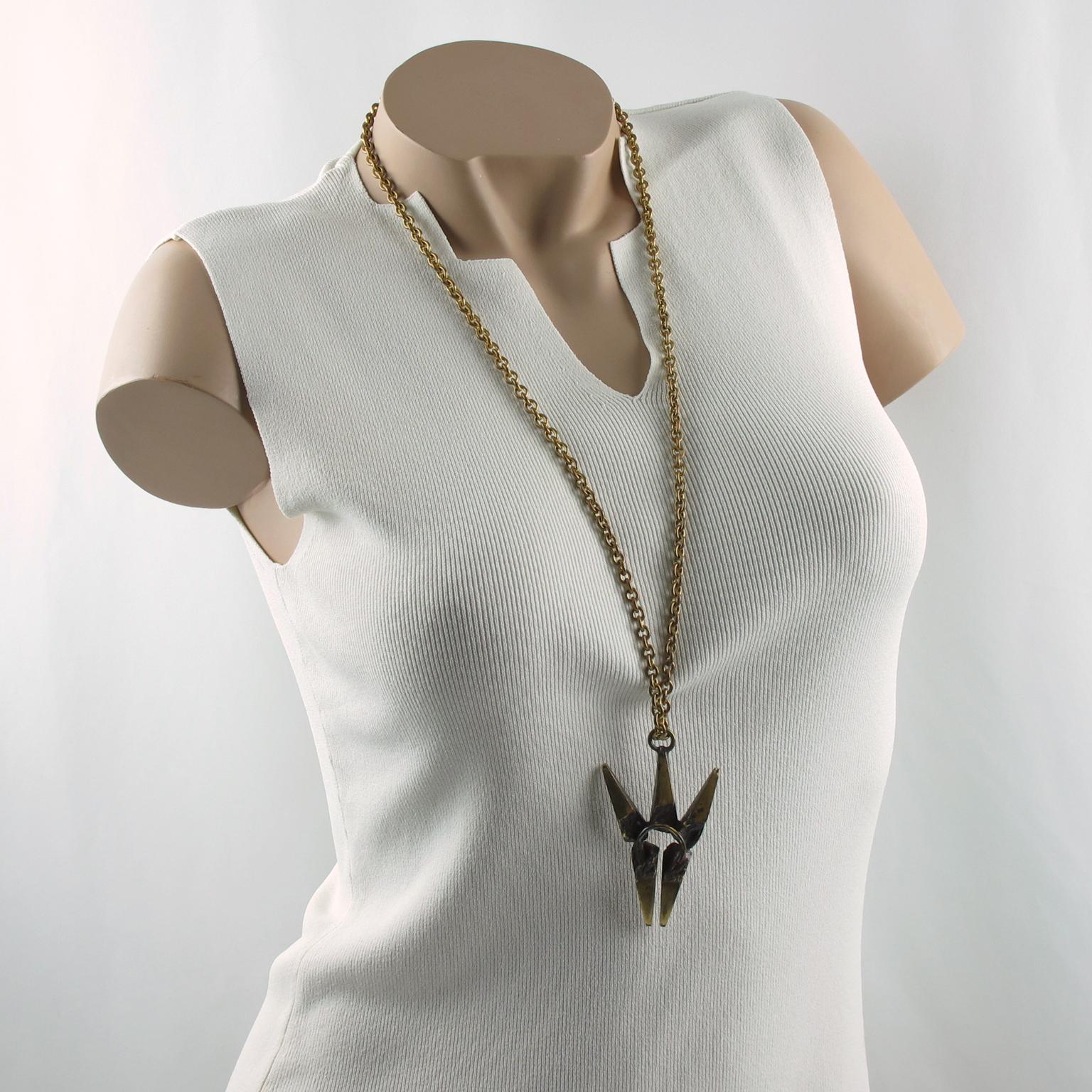 Modernista Scultore francese Henri Nogaret, scultura brutalista di metà secolo, collana con ciondolo in bronzo in vendita