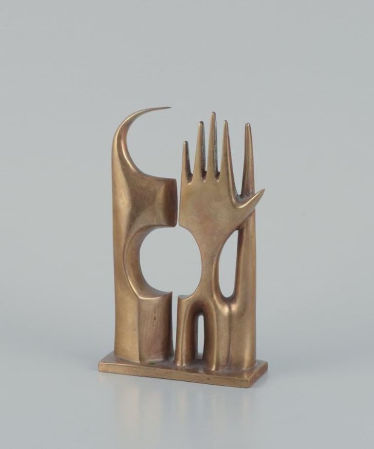 French sculptor, modernist bronze sculpture, solid bronze.
From the 1960s/70s.
Signed MF and EA for Edition Artiste.
In perfect condition.
Dimensions: W 9.5 cm x D 4.0 cm x H 16.5 cm.