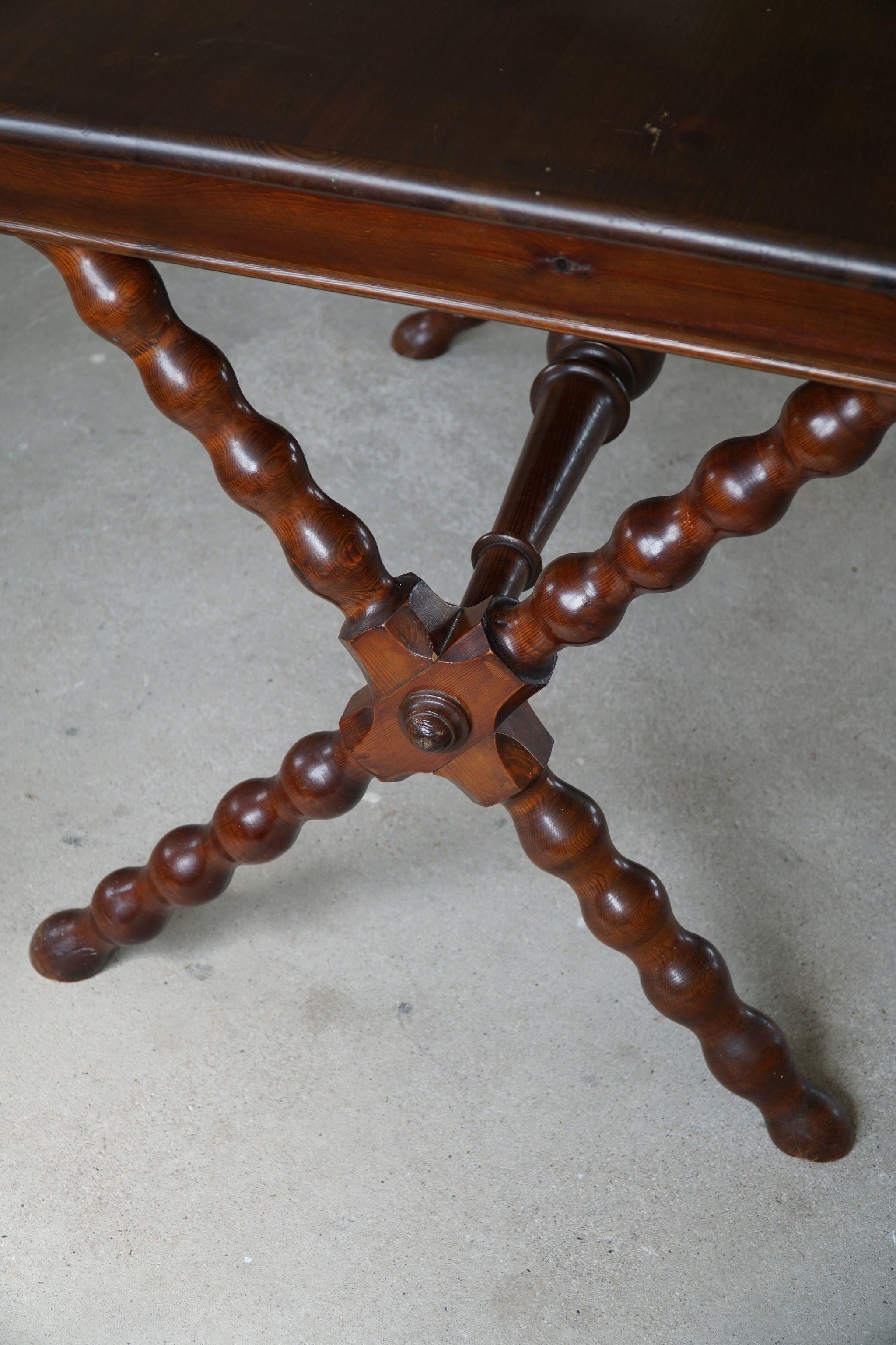 French Sculptural Baroque Style Desk in Stained Pine, Early 20th Century In Good Condition For Sale In Odense, DK