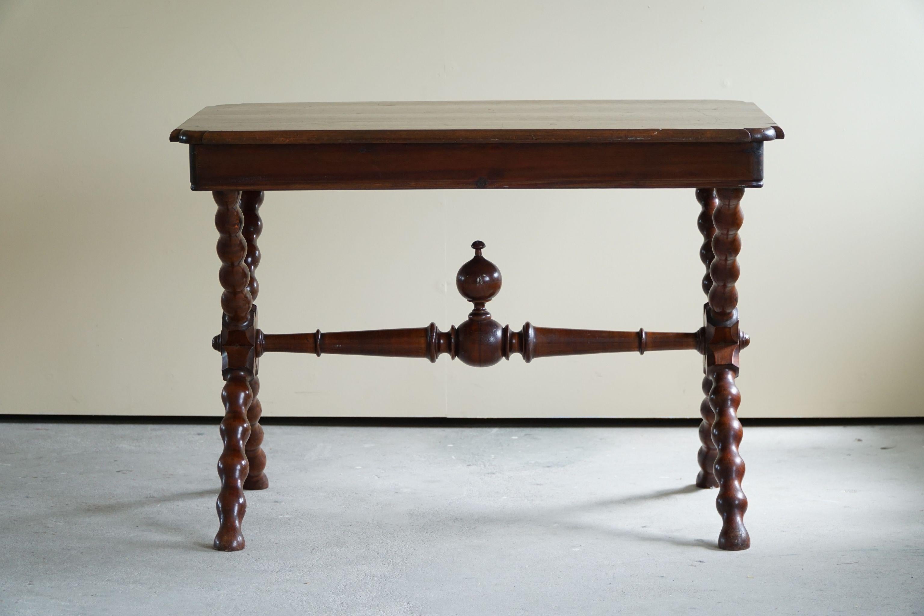 French Sculptural Baroque Style Desk in Stained Pine, Early 20th Century For Sale 1