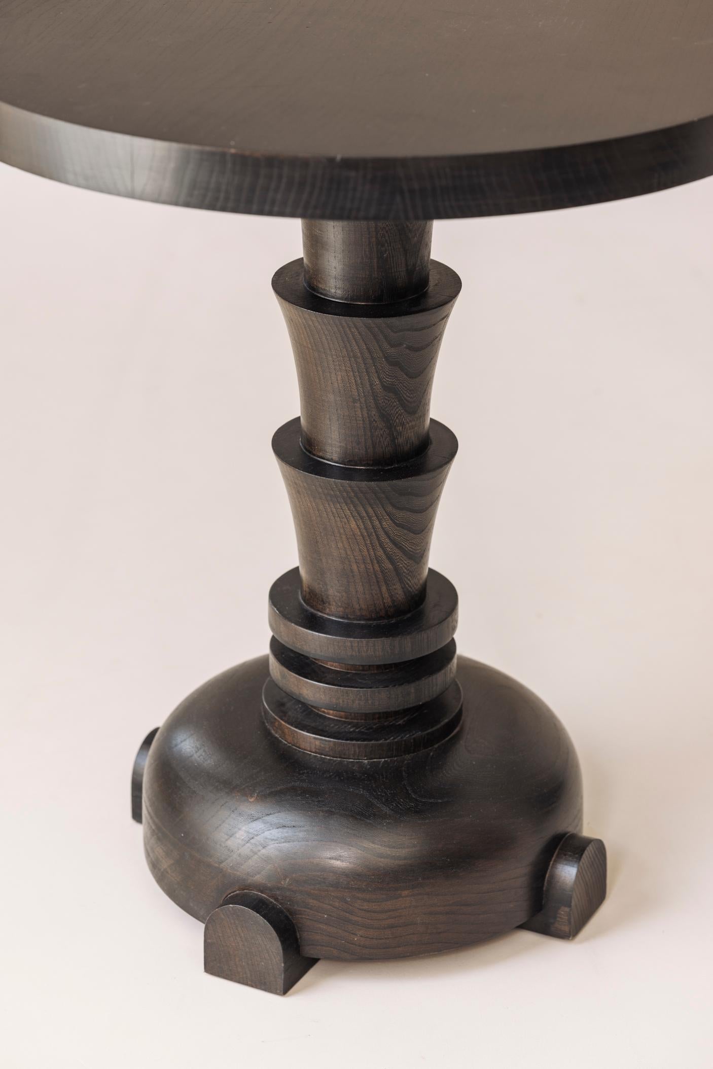 French sculptural dark stained side table from the 1980s For Sale 7