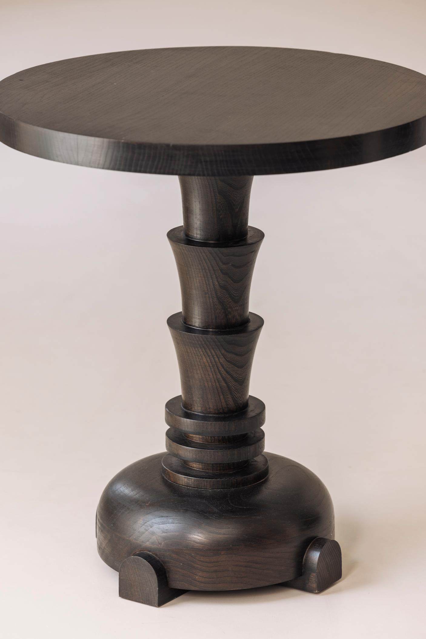 French sculptural dark stained side table from the 1980s For Sale 1