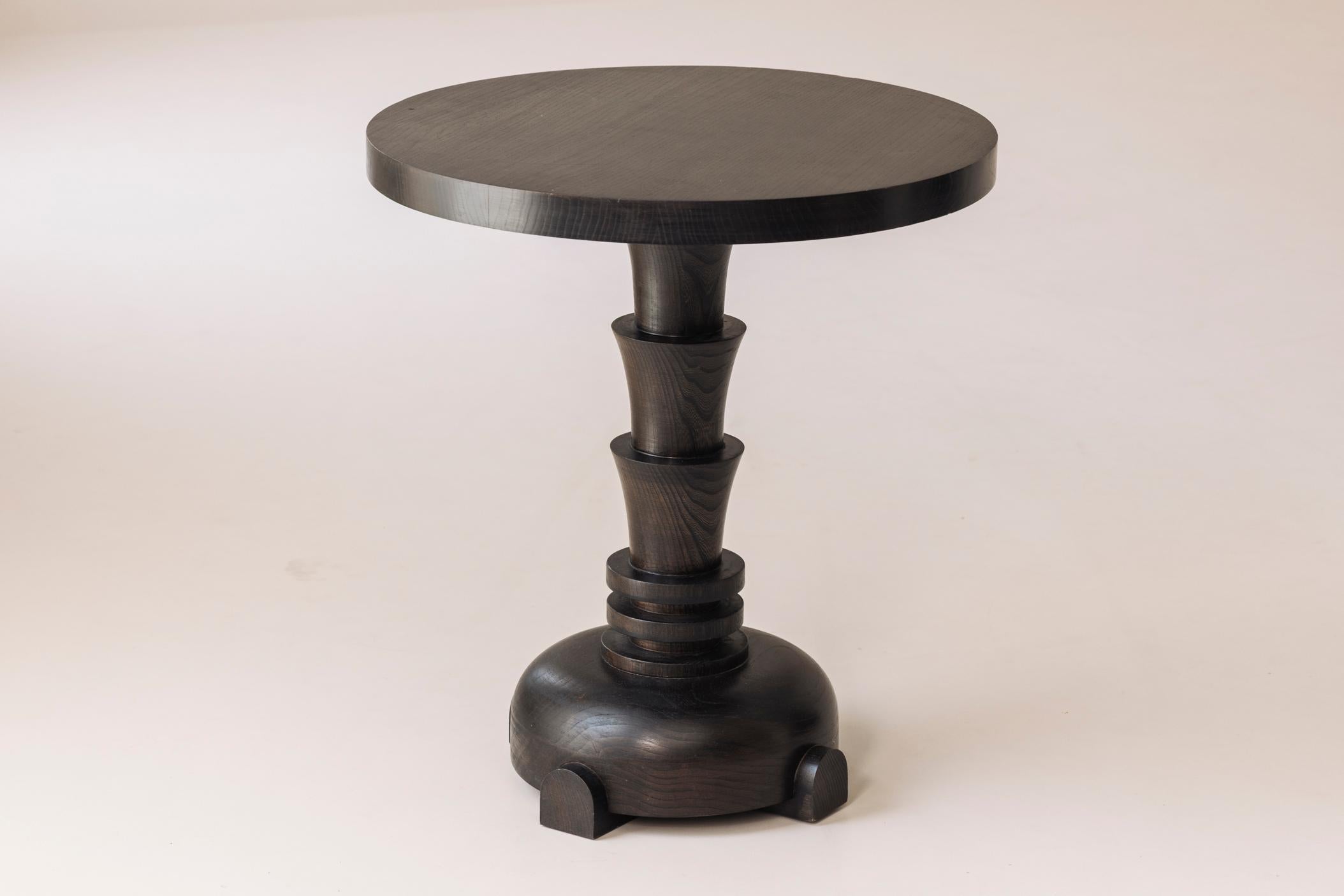 French sculptural dark stained side table from the 1980s For Sale 2