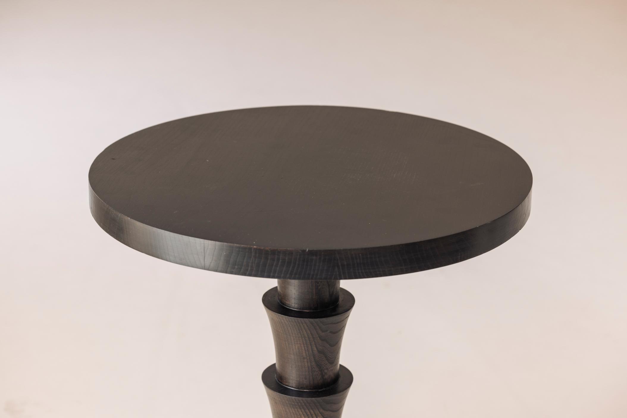 French sculptural dark stained side table from the 1980s For Sale 3