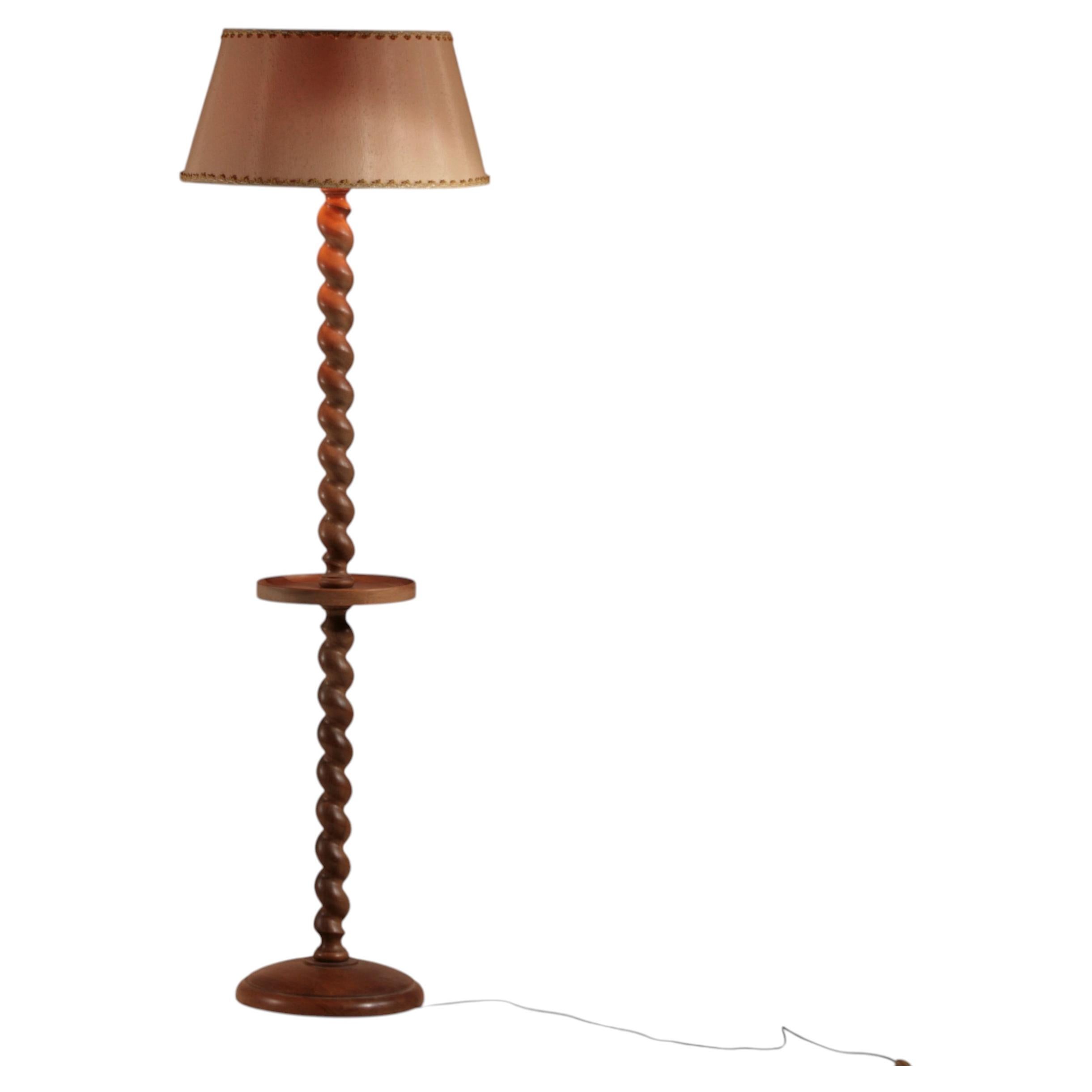 Lampadaire sculptural français en bois torsadé, vers 1930