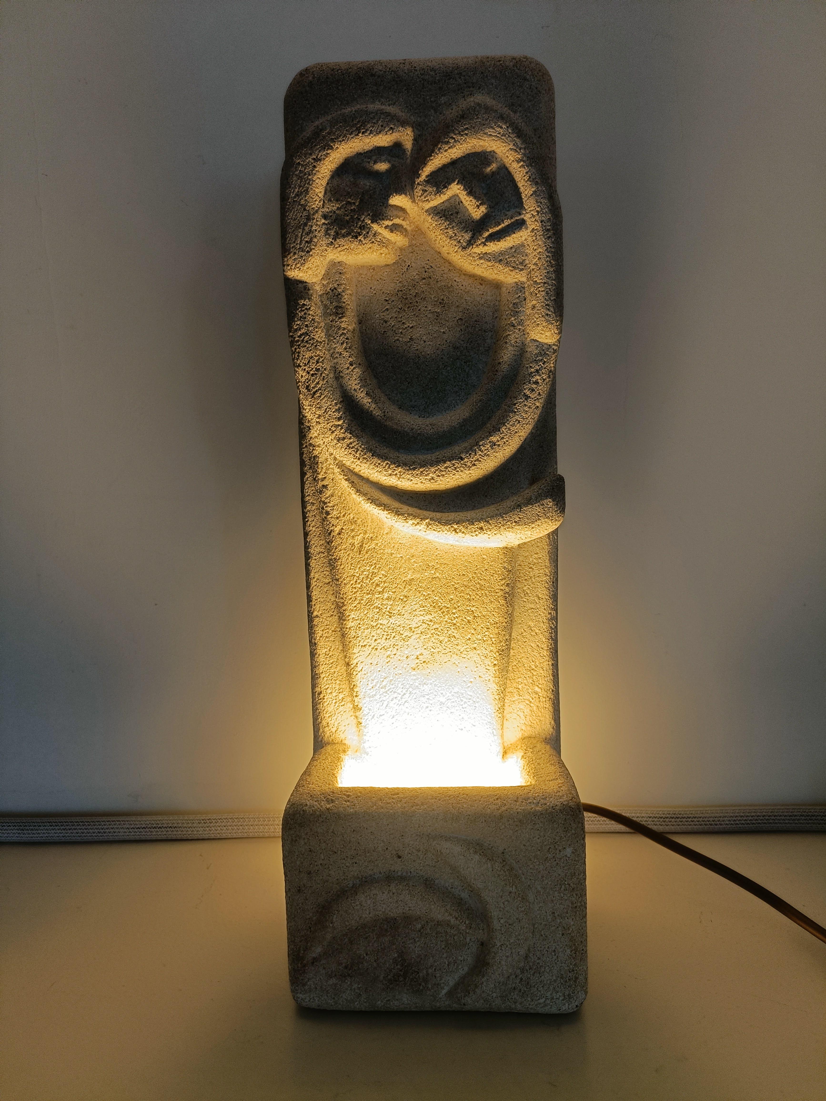 Superb Albert Tormos lamp 40 cm high and 12 cm wide ; maximum depth : 11 cm.
.
Rare.
.
Signed.
.
In perfect condition, no lack.
.
In Gard stone.
.
The diffused light is sublime; The pictures speak for themselves.
.
It has a very poetic,