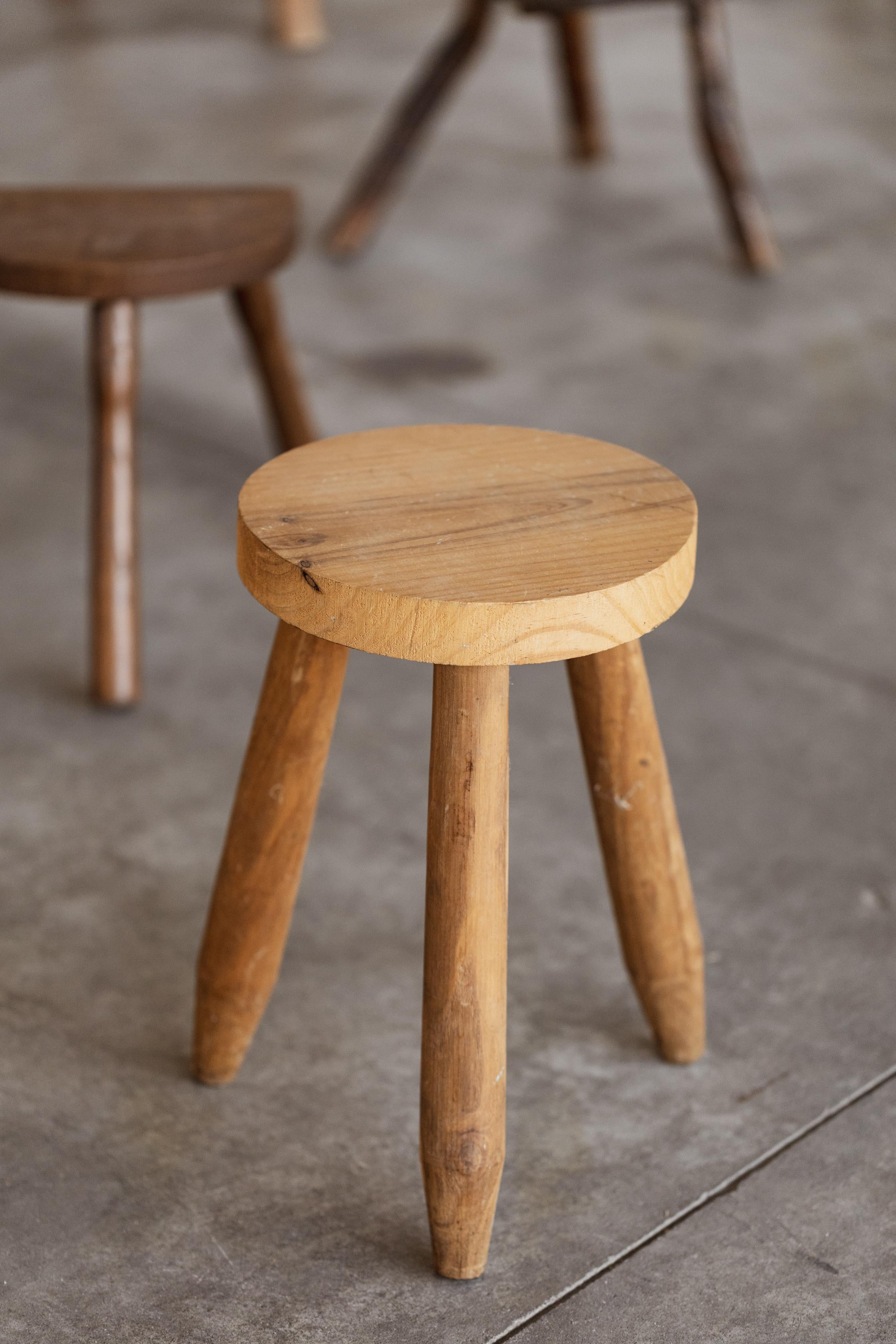 French Sculptural Primitive Stools, 1960, Set of 5 in vendita 4