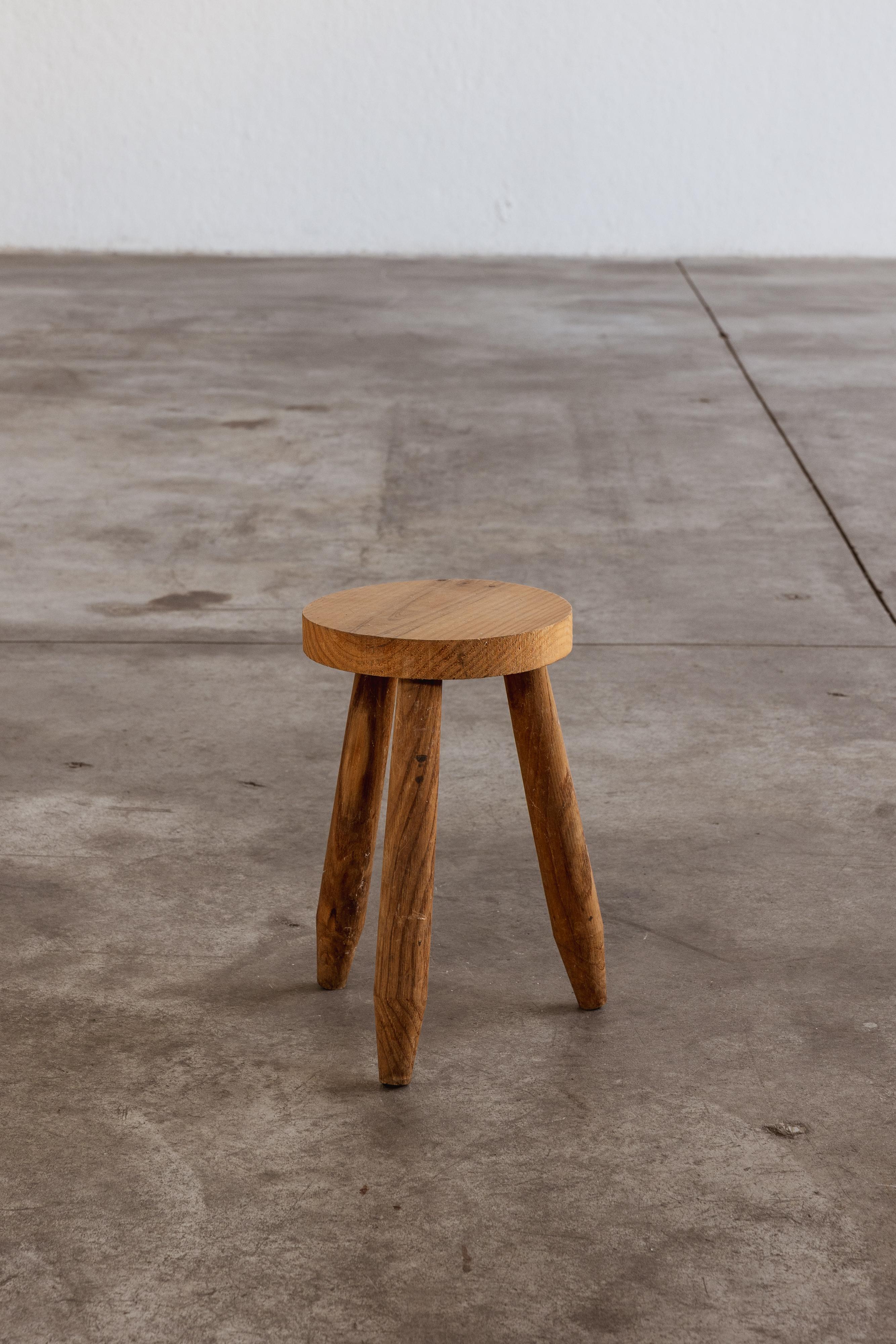 French Sculptural Primitive Stools, 1960, Set of 5 in vendita 5