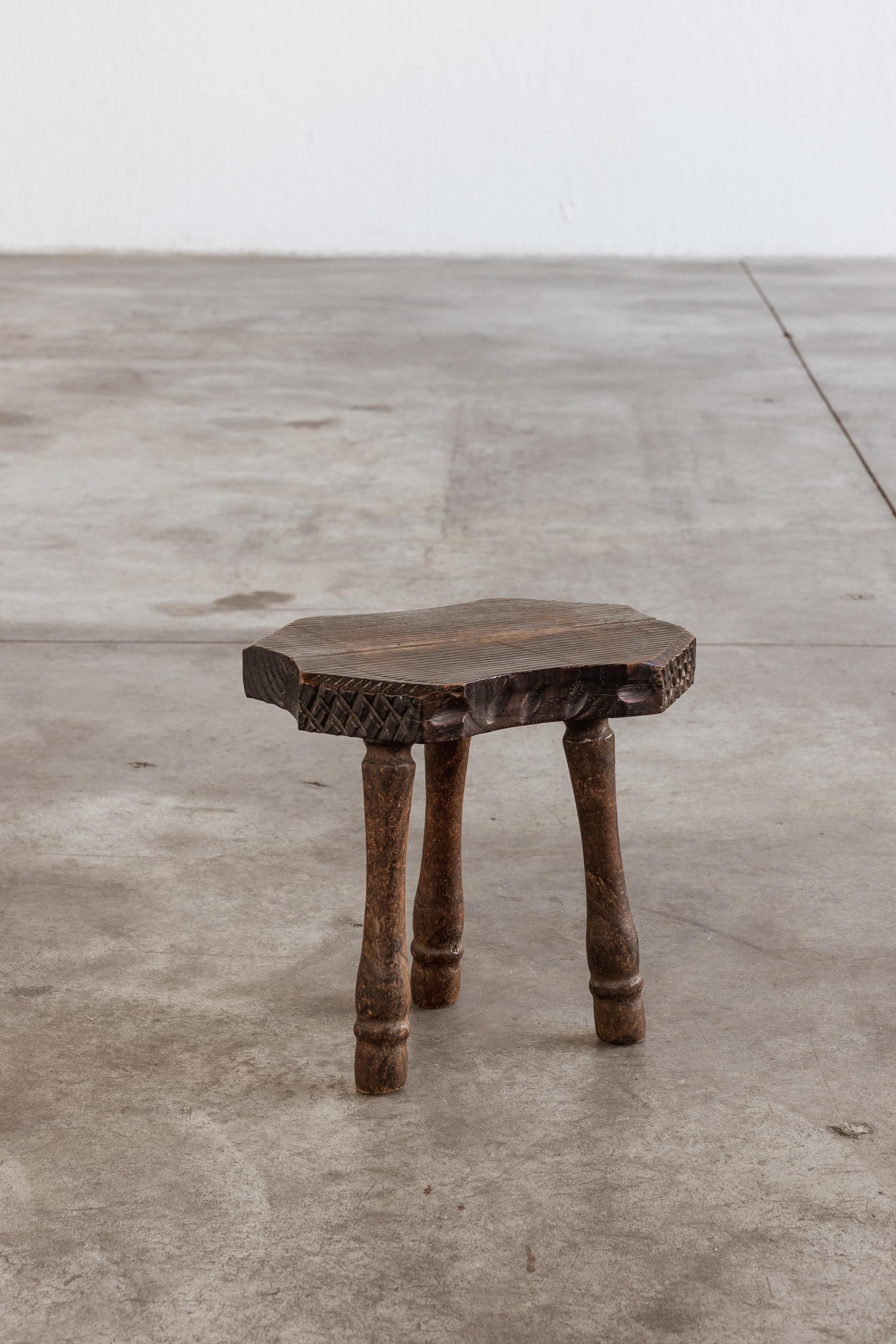 French Sculptural Primitive Stools, 1960, Set of 5 in vendita 6