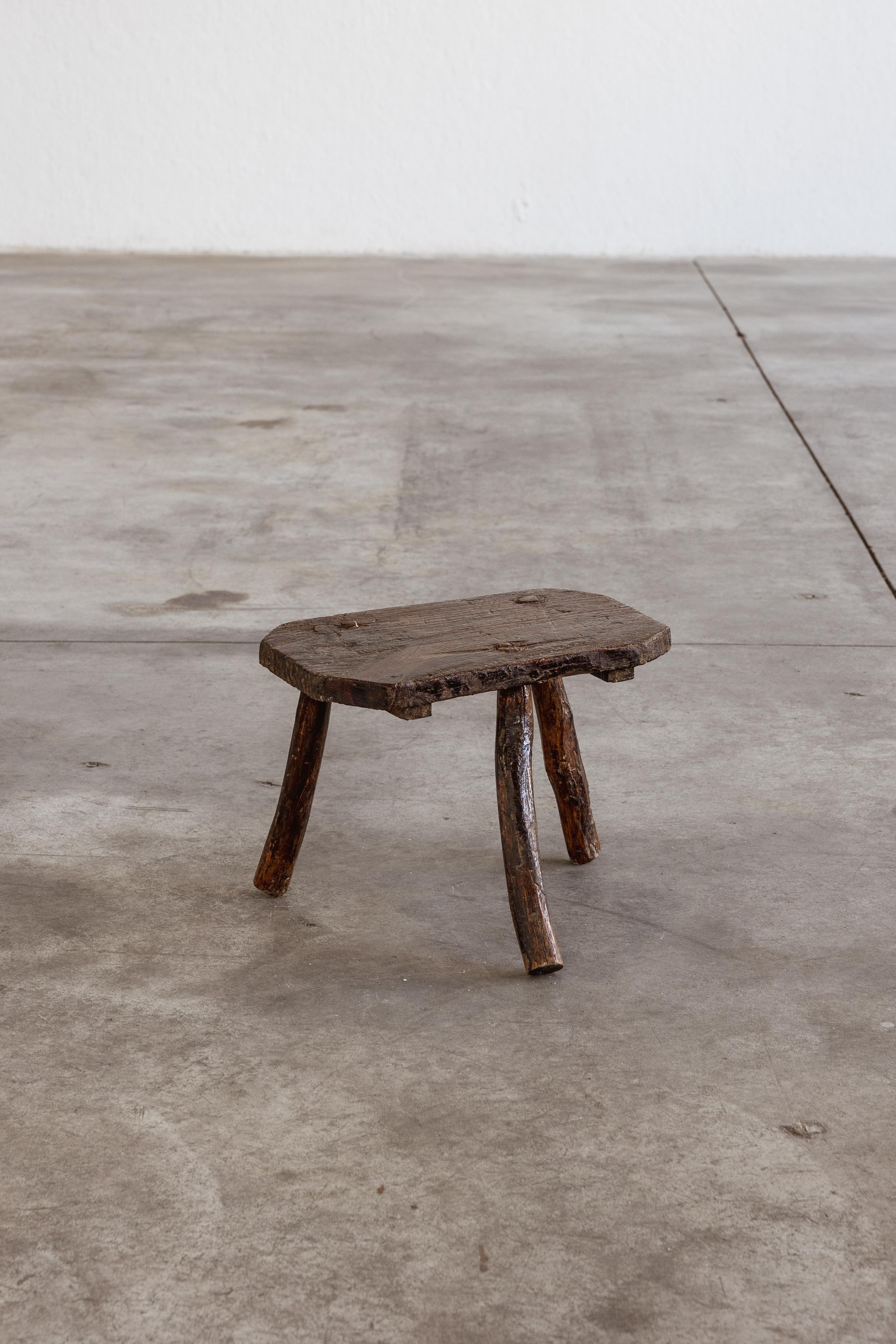 French Sculptural Primitive Stools, 1960, Set of 5 in vendita 8
