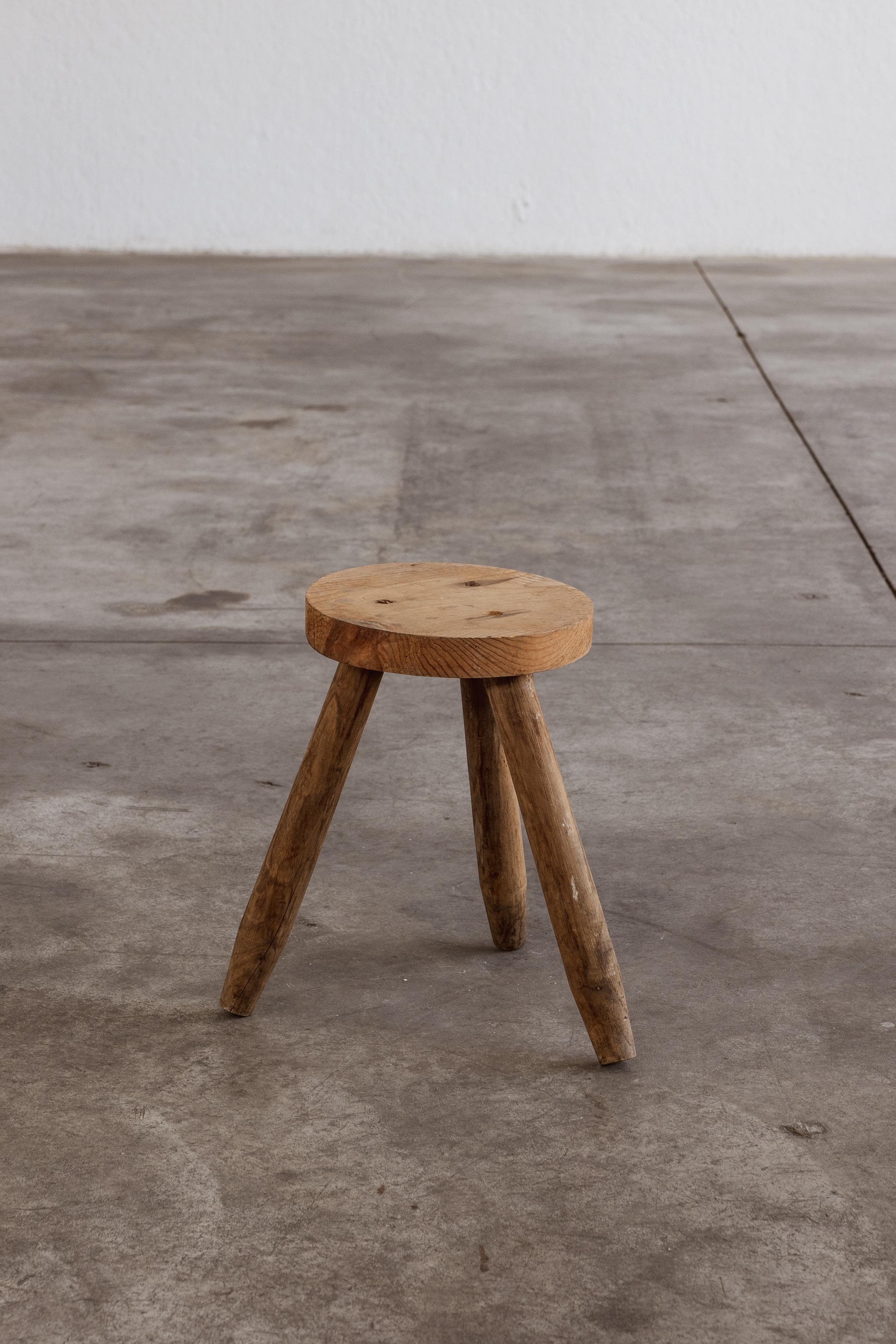 French Sculptural Primitive Stools, 1960, Set of 5 in vendita 11