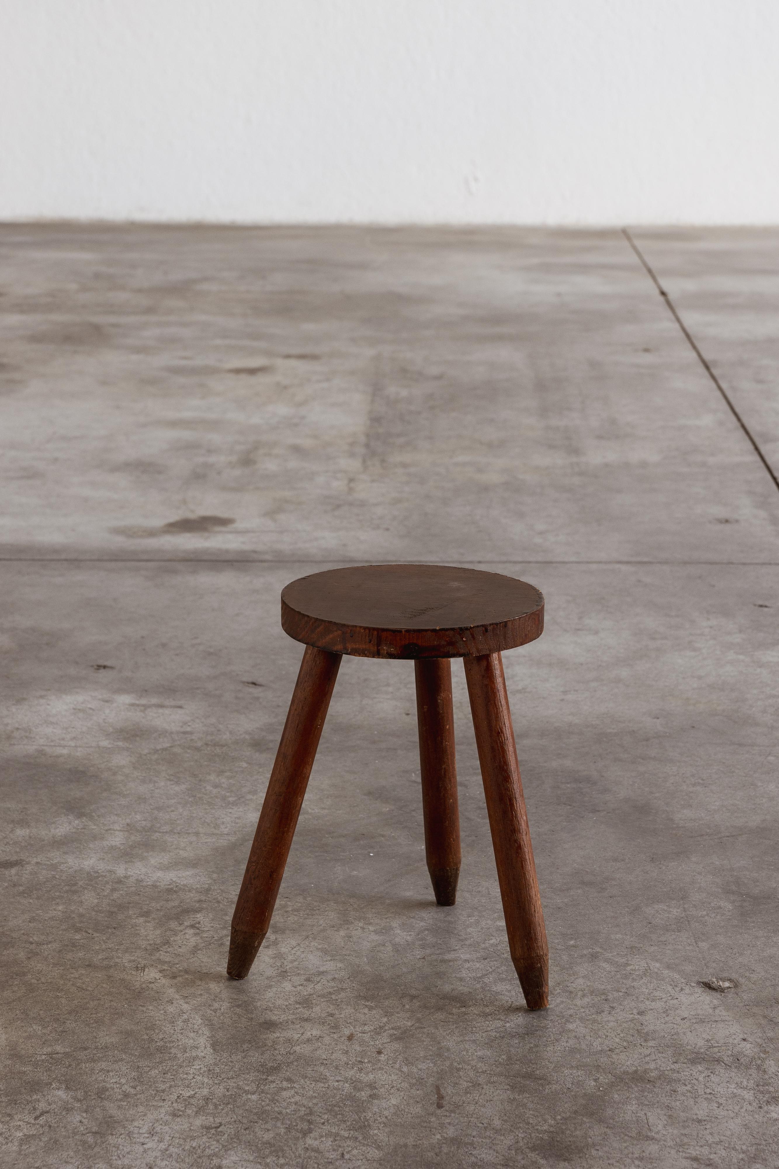 Metà XX secolo French Sculptural Primitive Stools, 1960, Set of 5 in vendita