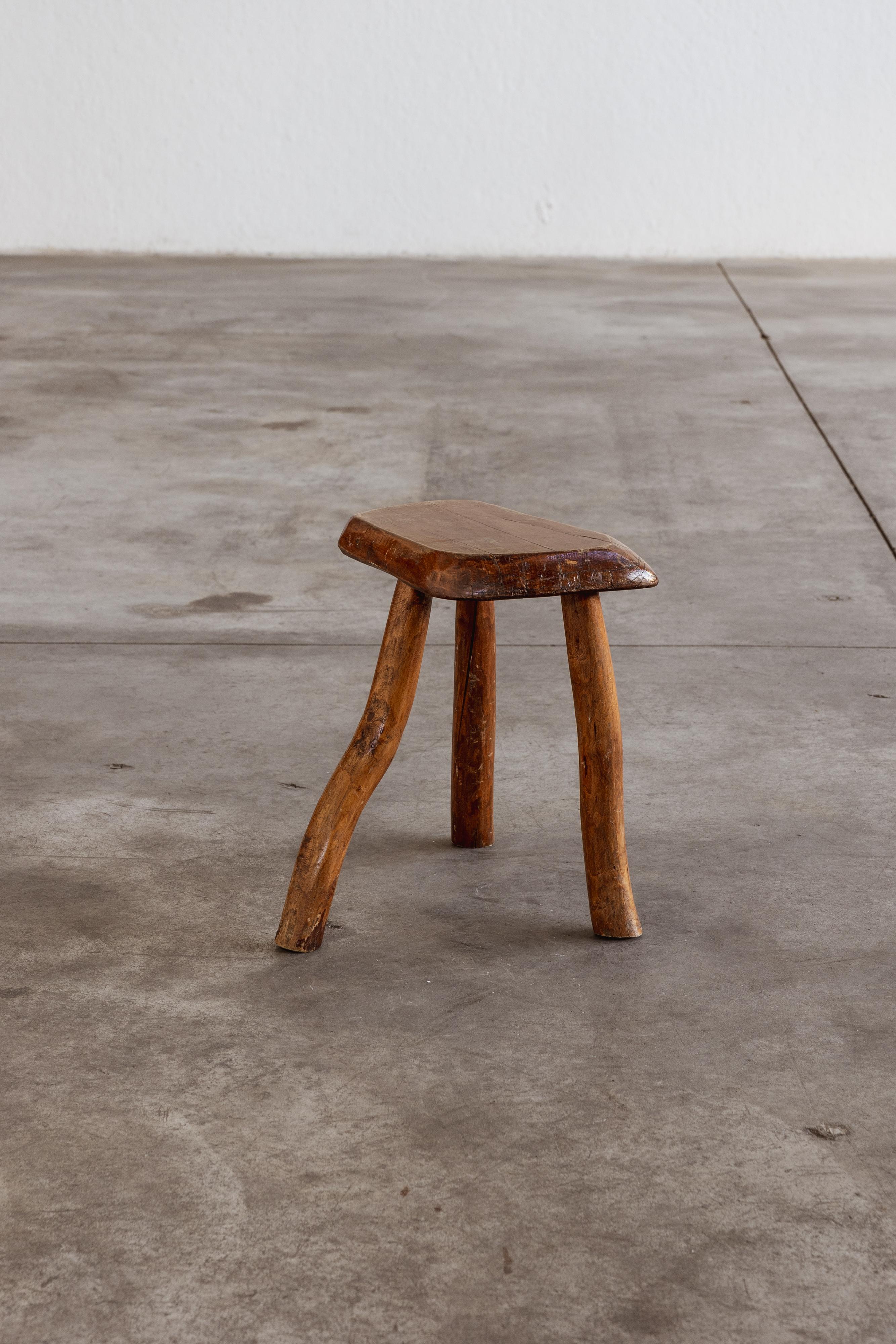 Legno French Sculptural Primitive Stools, 1960, Set of 5 in vendita