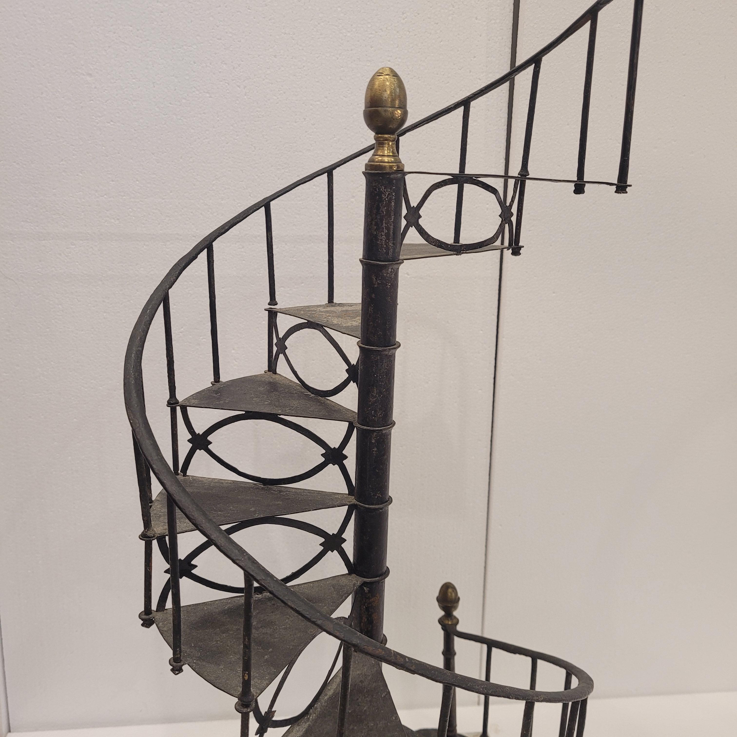 Fatto a mano Scultura francese / Modello di scala a chiocciola, ferro battuto e metacrilato