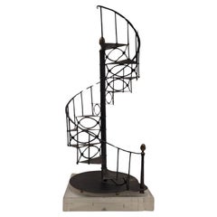 Escultura francesa / Maqueta de escalera de caracol, hierro forjado y metacrilato