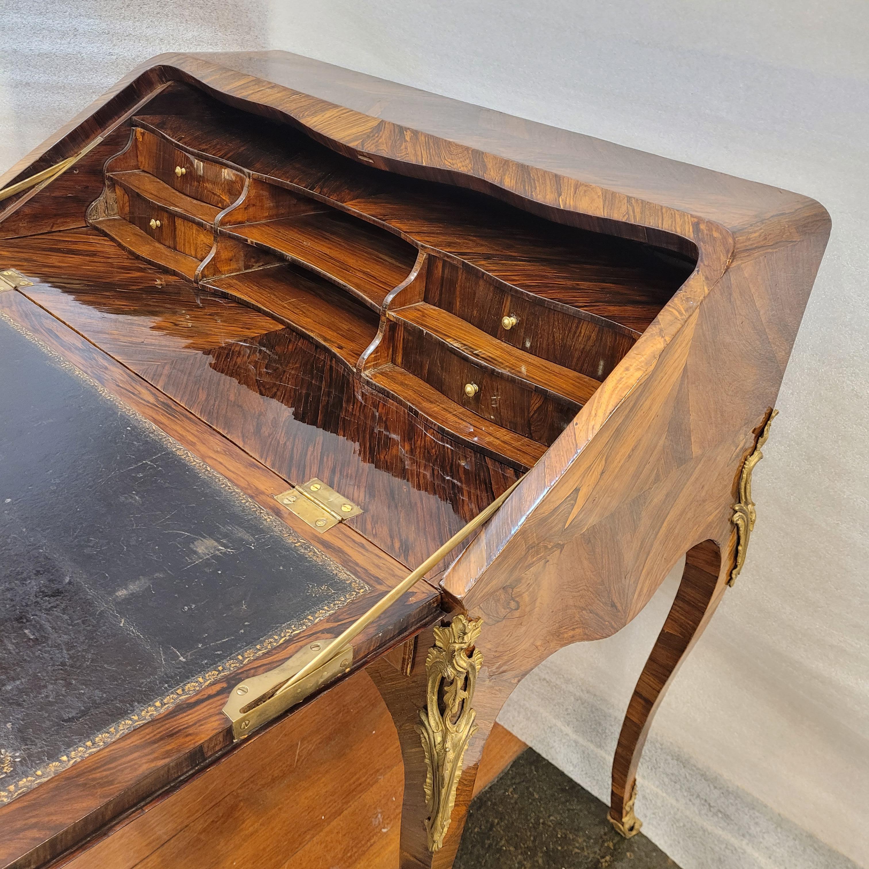 French Secretaire , Bureau à pente / d’âne  Louis XV For Sale 5