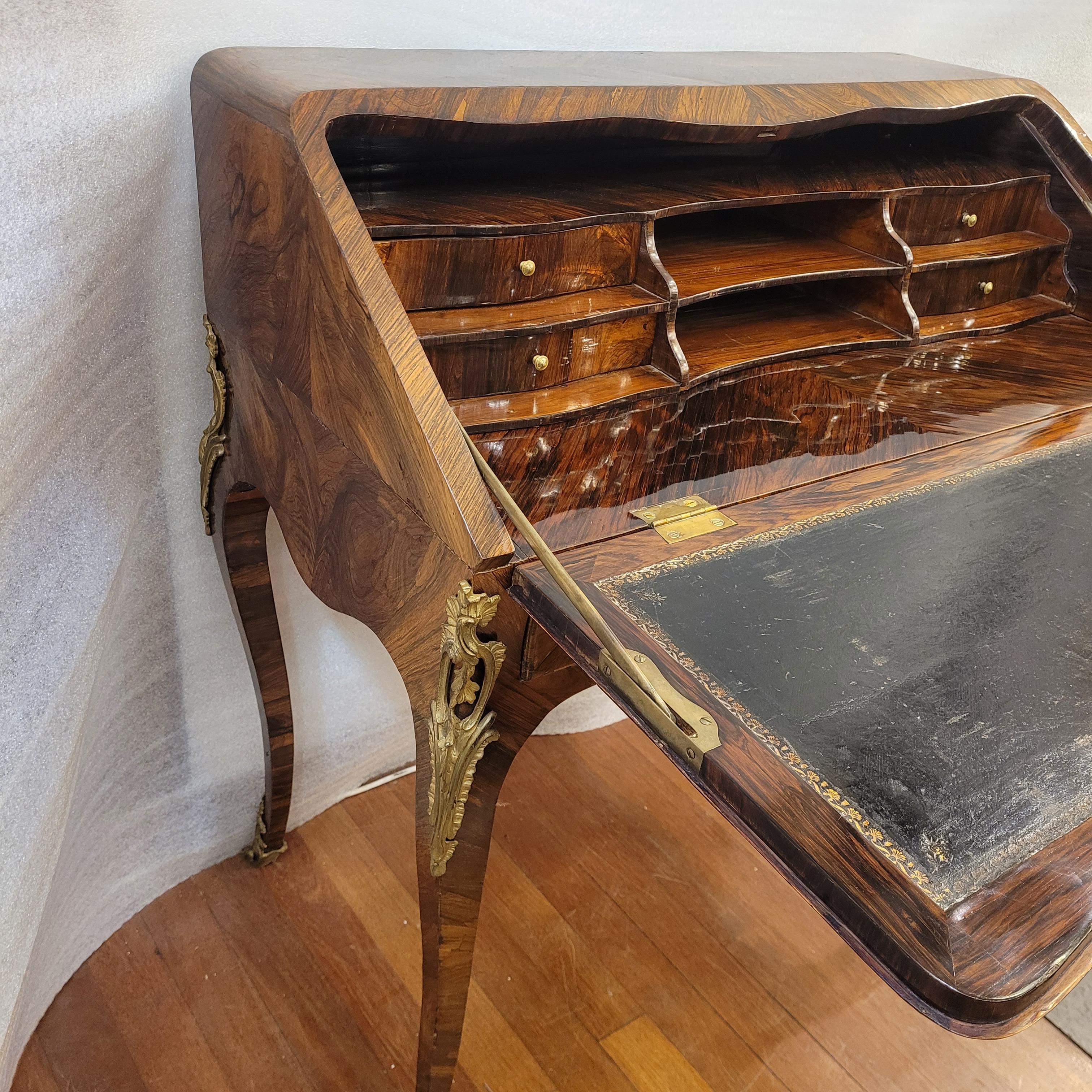 French Secretaire , Bureau à pente / d’âne  Louis XV For Sale 7