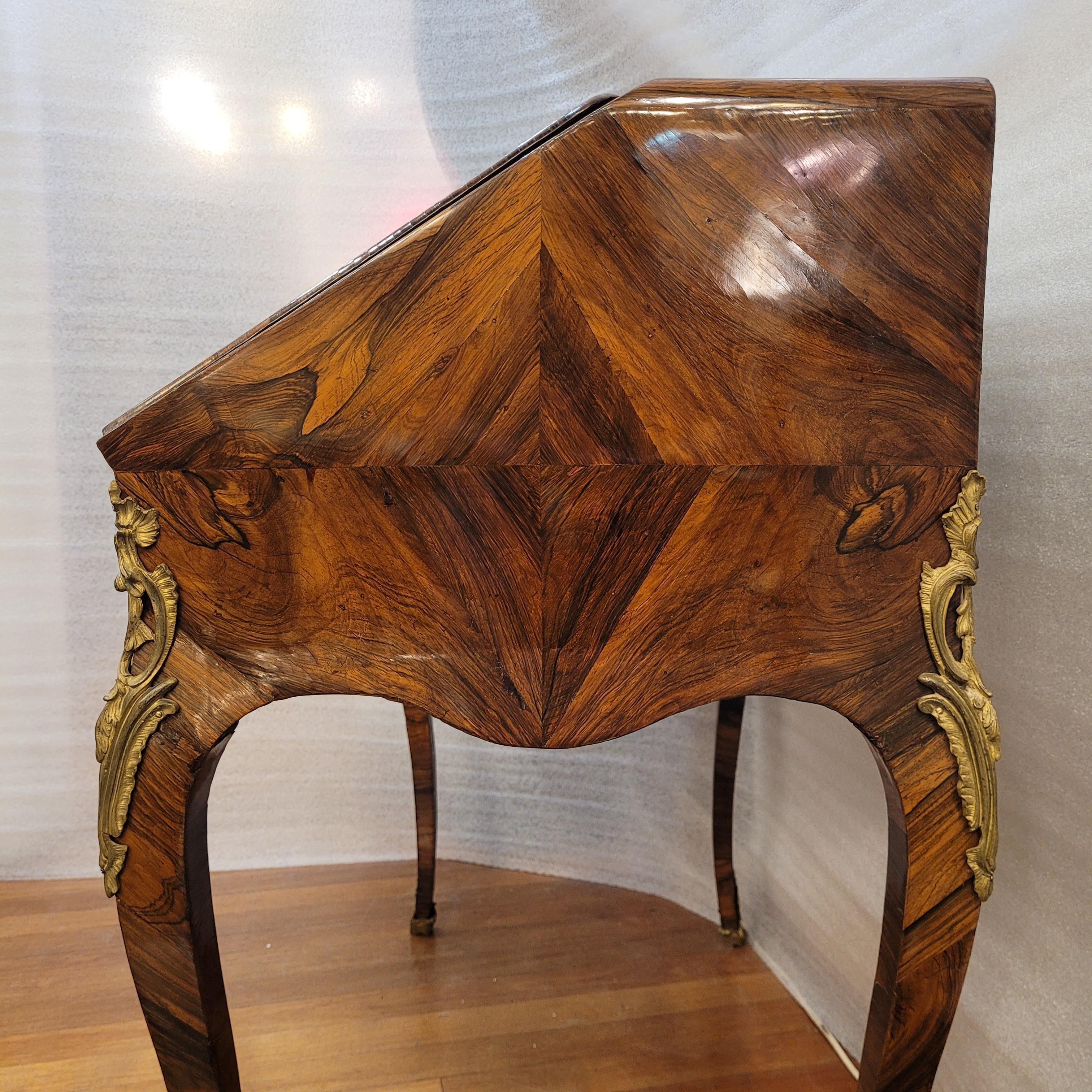 French Secretaire , Bureau à pente / d’âne  Louis XV For Sale 10