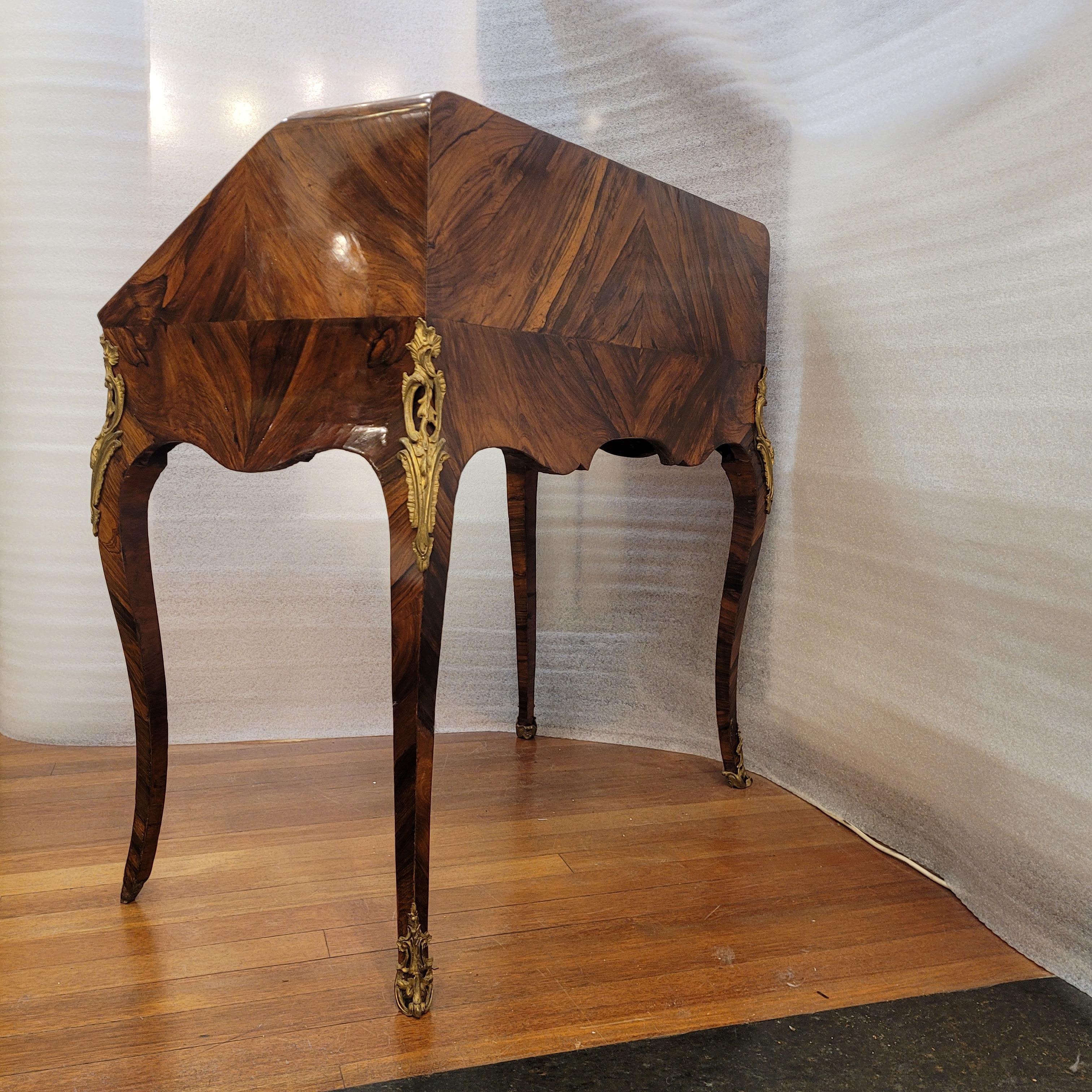 French Secretaire , Bureau à pente / d’âne  Louis XV For Sale 11