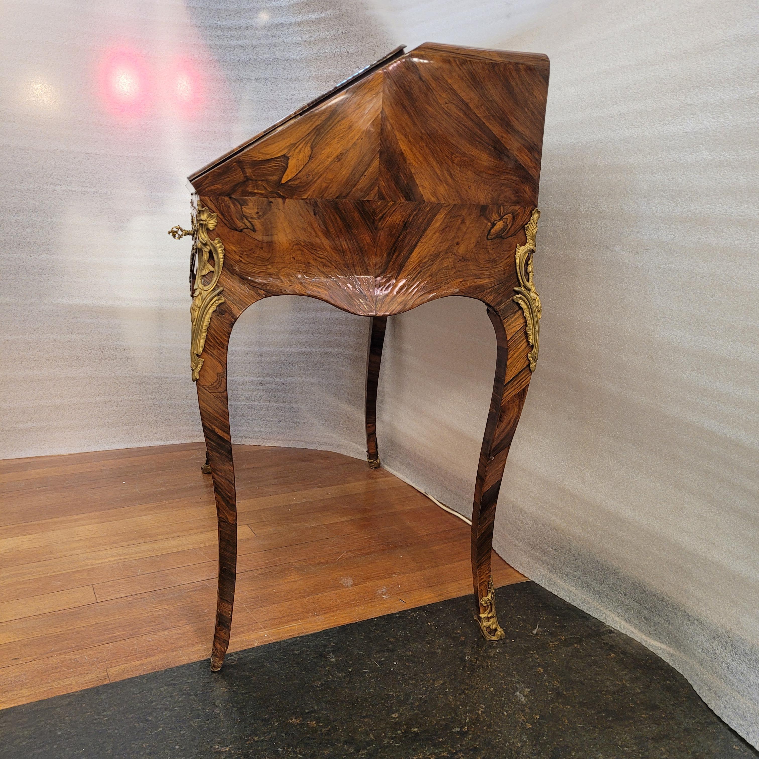 French Secretaire , Bureau à pente / d’âne  Louis XV For Sale 13