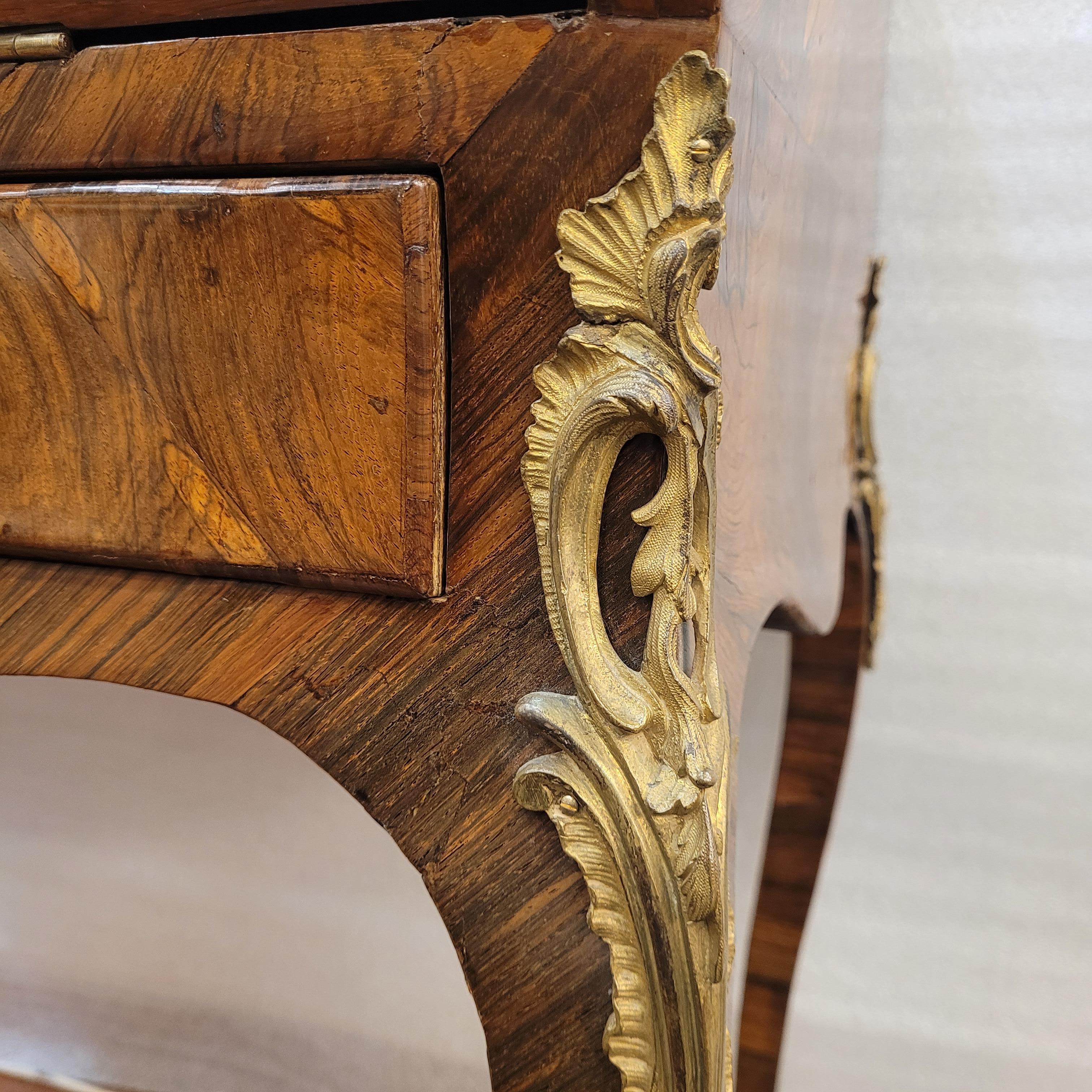 French Secretaire , Bureau à pente / d’âne  Louis XV For Sale 14