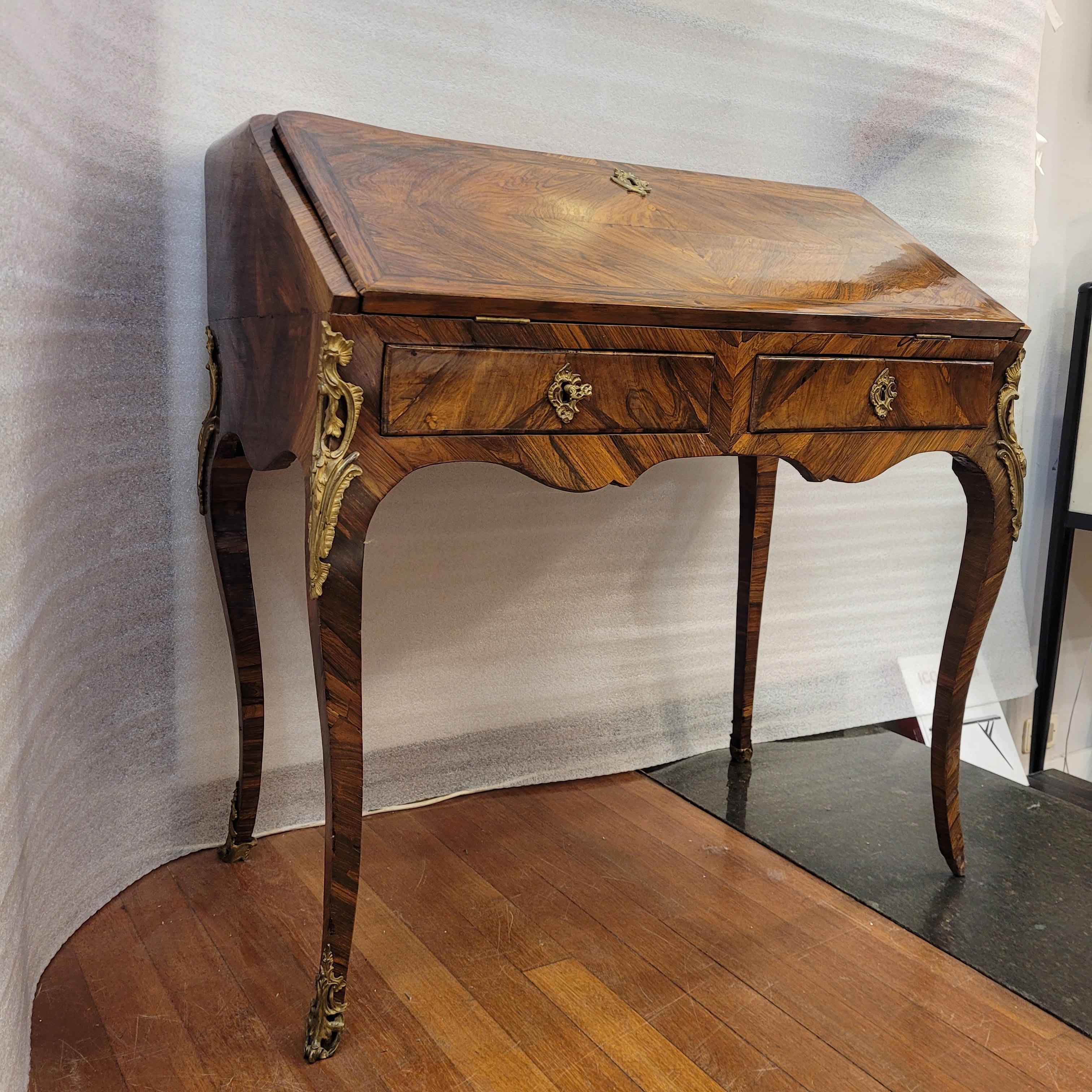 French Secretaire , Bureau à pente / d’âne  Louis XV For Sale 1
