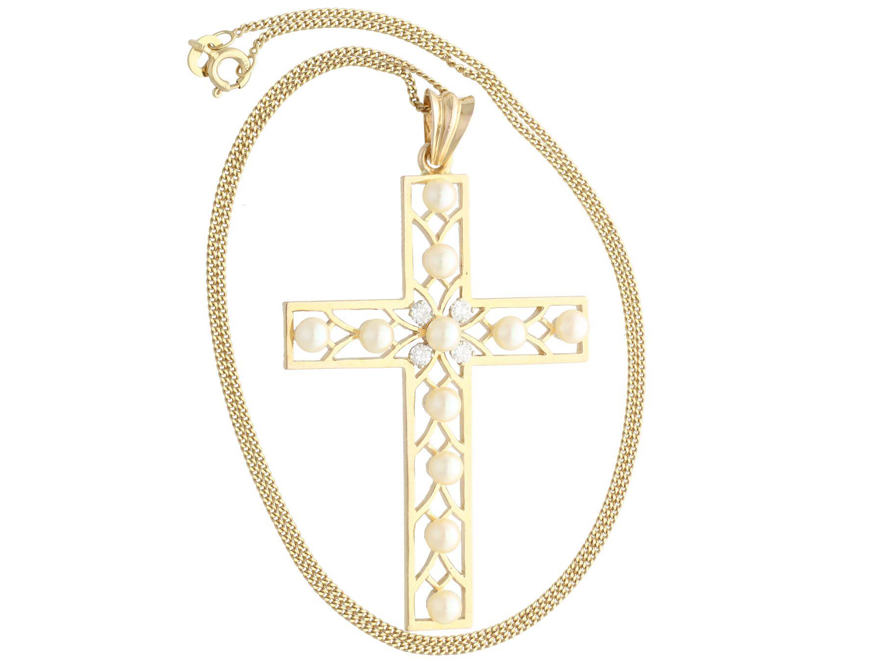A stunning, fine and impressive antique French seed pearl and 0.20Ct diamond, 18k yellow gold cross pendant; part of our diverse antique jewelry and estate jewelry collections.

This stunning antique pendant has been crafted in 18k yellow gold.

The