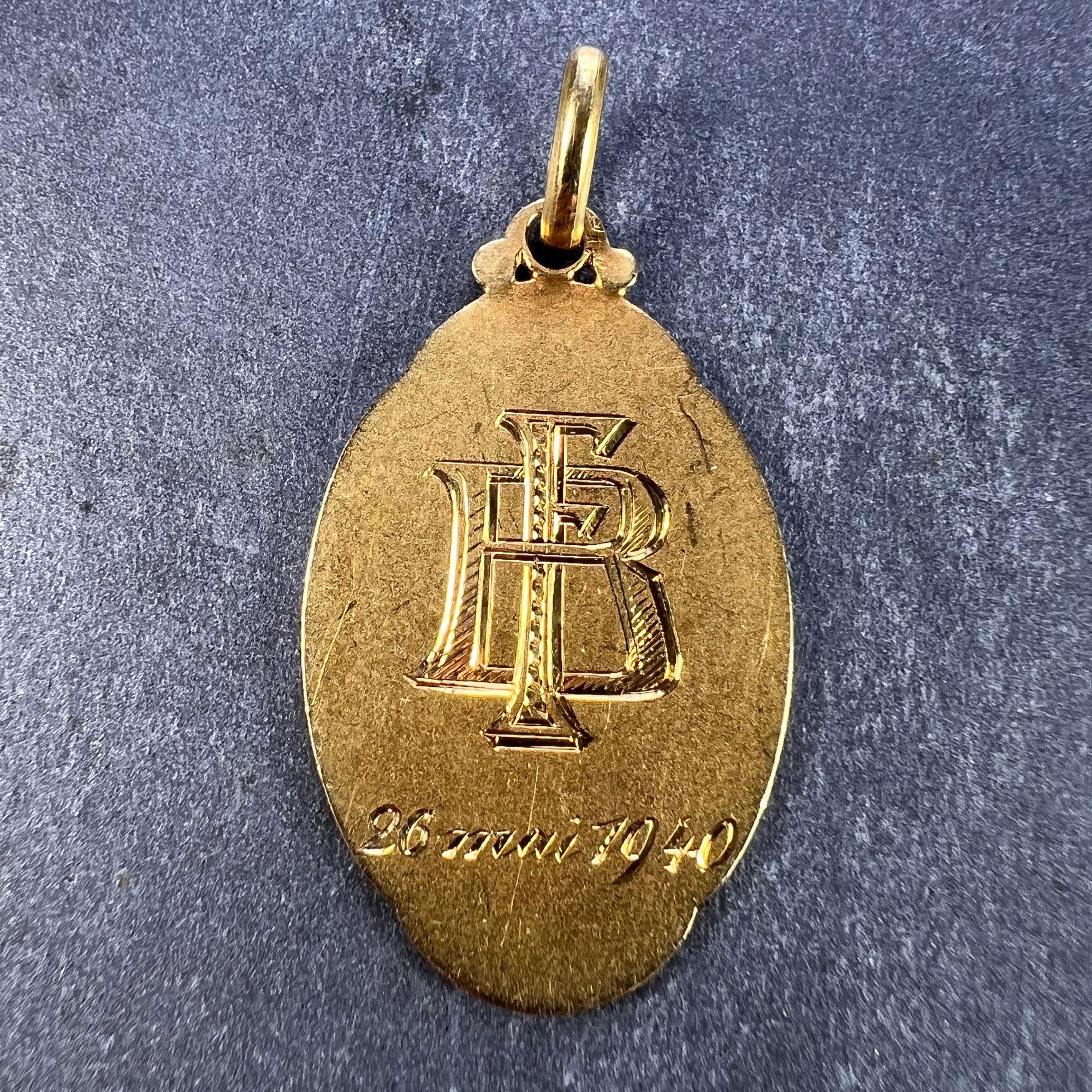 French Sellier Virgin Mary 18K Yellow Gold Medal Charm Pendant In Good Condition For Sale In London, GB