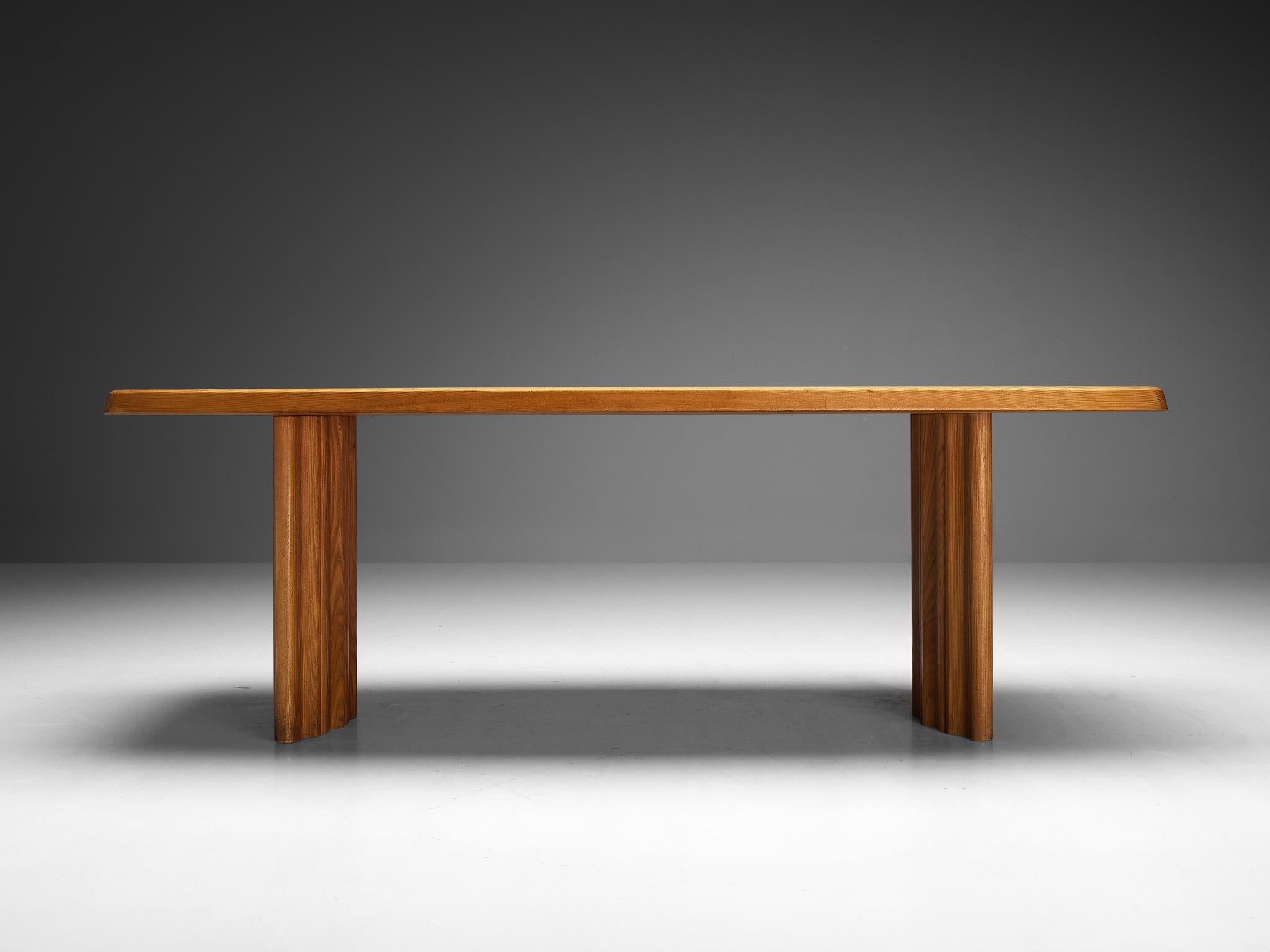 Mid-Century Modern Table de salle à manger Seltz en orme massif en vente