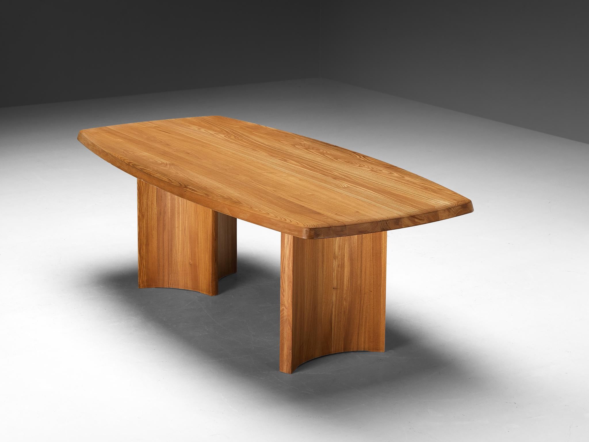 French Seltz Dining Table in Solid Elm In Good Condition In Waalwijk, NL