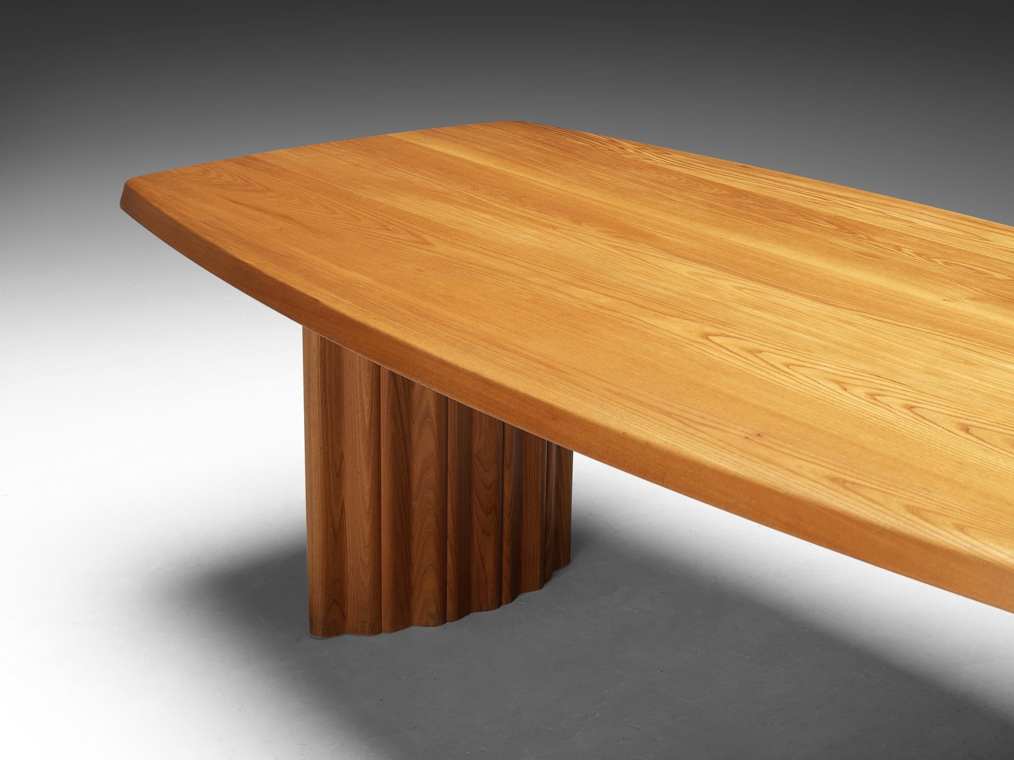 Table de salle à manger Seltz en orme massif Bon état - En vente à Waalwijk, NL