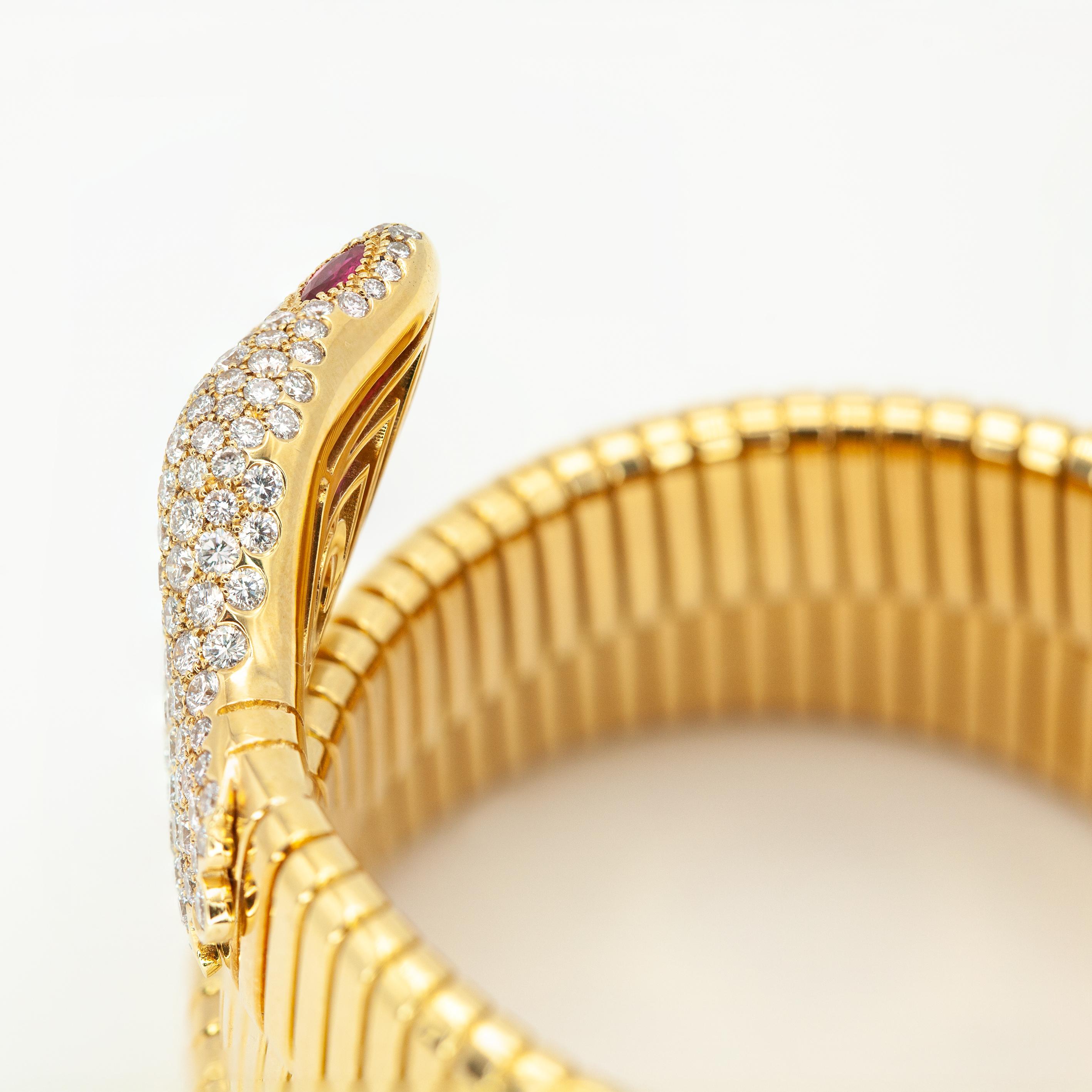 Bracciale a fascia con pavé di diamanti in oro giallo 18K in vendita 8