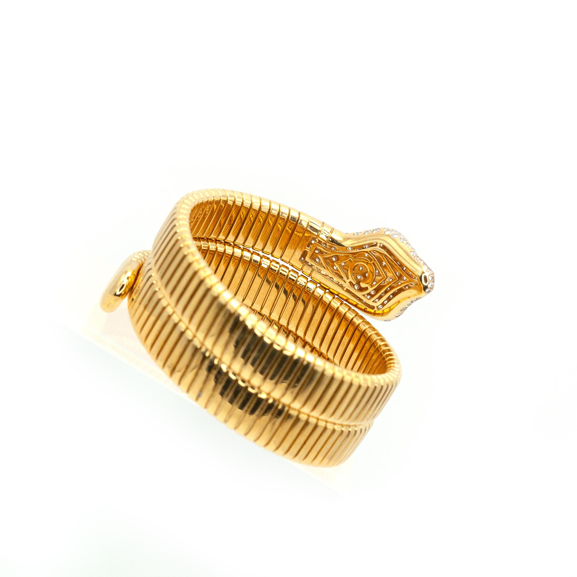 Bracciale a fascia con pavé di diamanti in oro giallo 18K In condizioni ottime in vendita a New York, NY