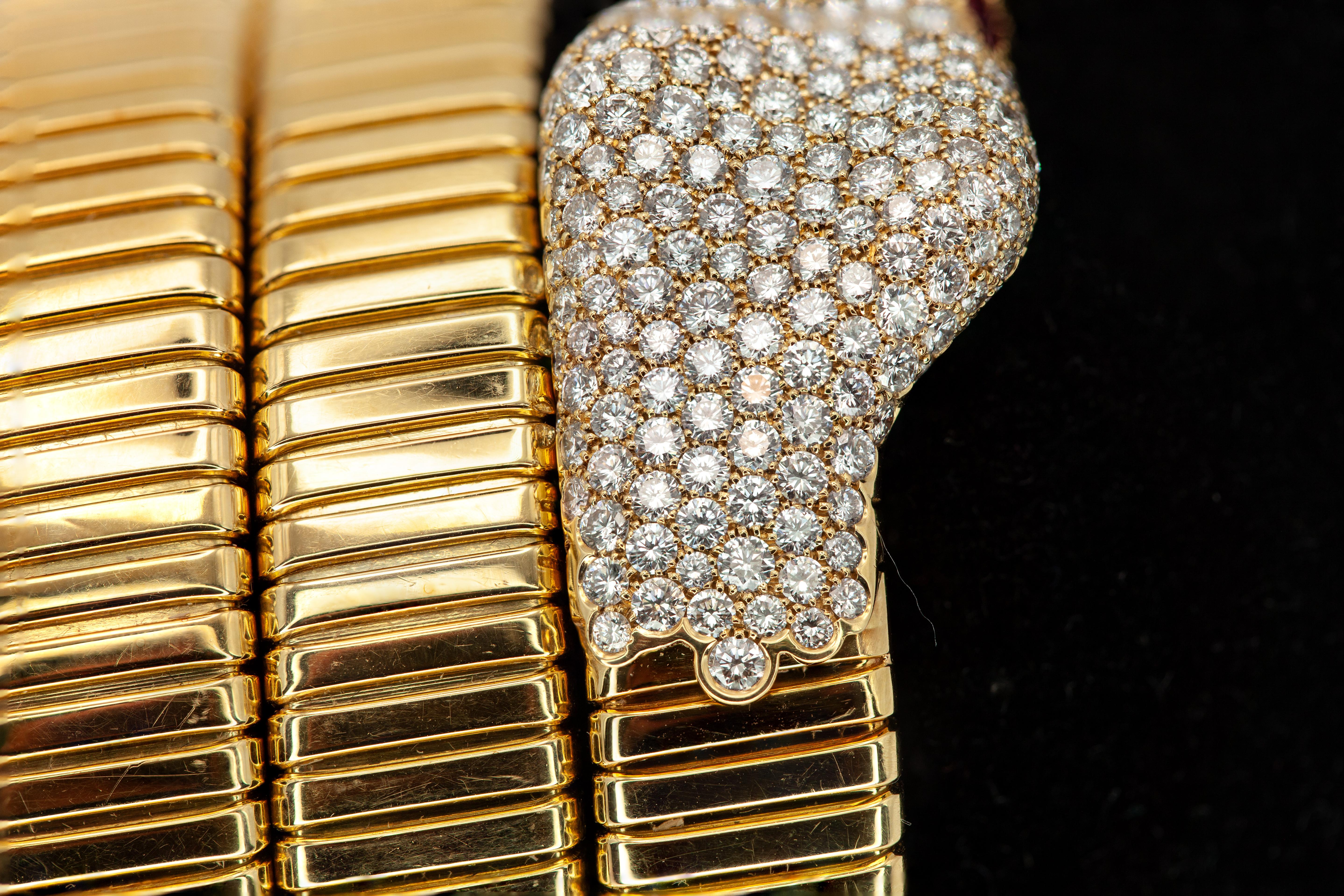 Bracciale a fascia con pavé di diamanti in oro giallo 18K in vendita 1