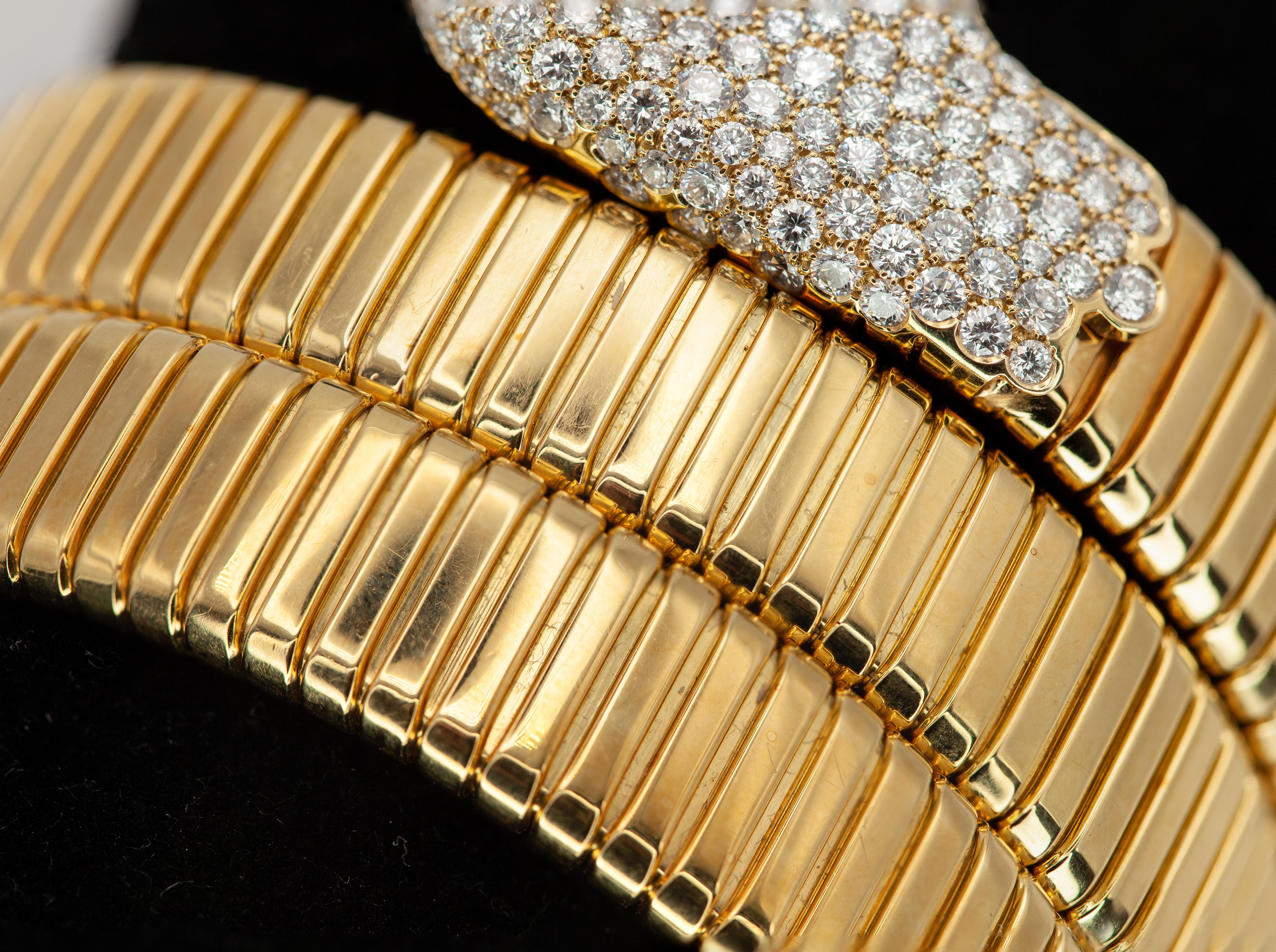 Bracciale a fascia con pavé di diamanti in oro giallo 18K in vendita 3
