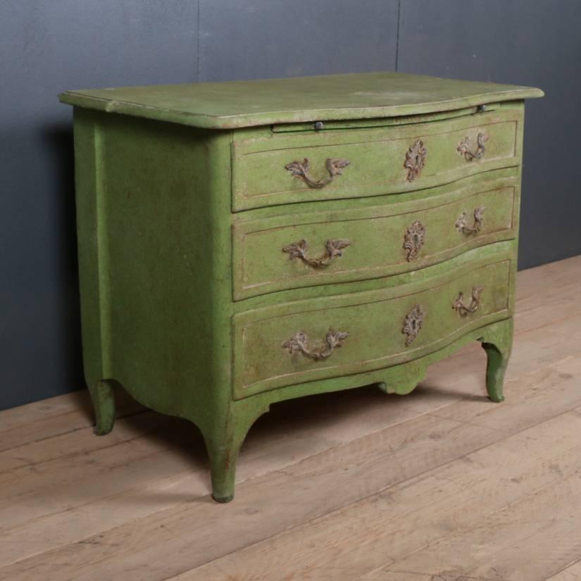 Small 18th century French painted serpentine front commode with a brushing slide, 1790.

Dimensions
40 inches (102 cms) wide
23.5 inches (60 cms) deep
31 inches (79 cms) high.

      