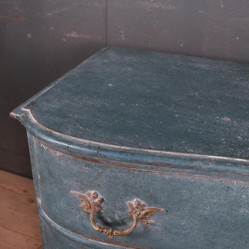 French Serpentine Commode 1