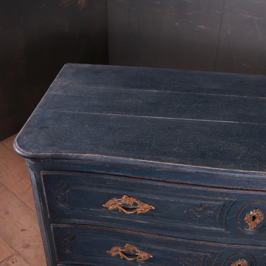 French Serpentine Commode 1