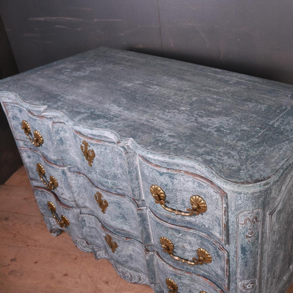 French Serpentine Commode For Sale 3