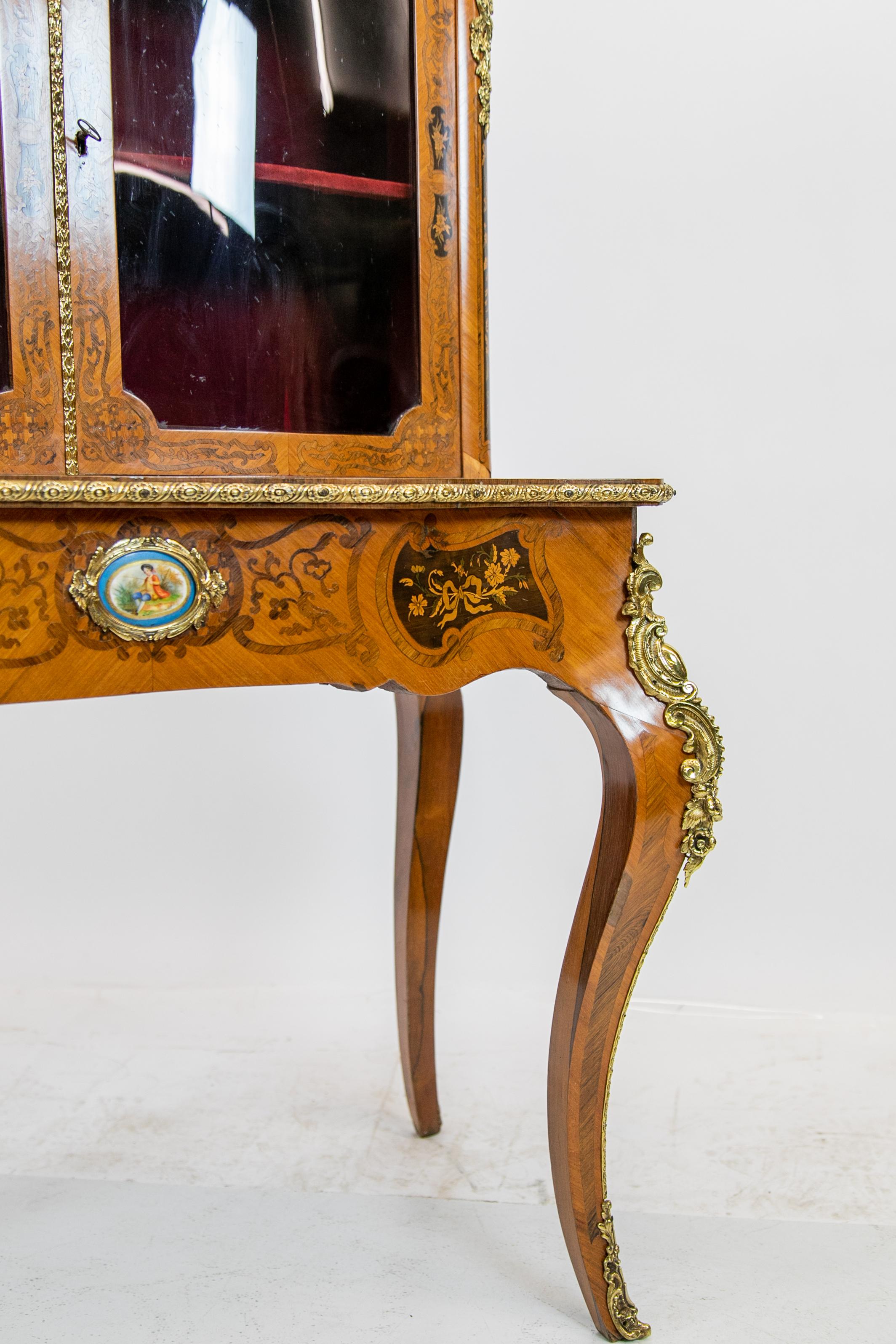 French Serpentine Marquetry Inlaid Display Cabinet For Sale 6