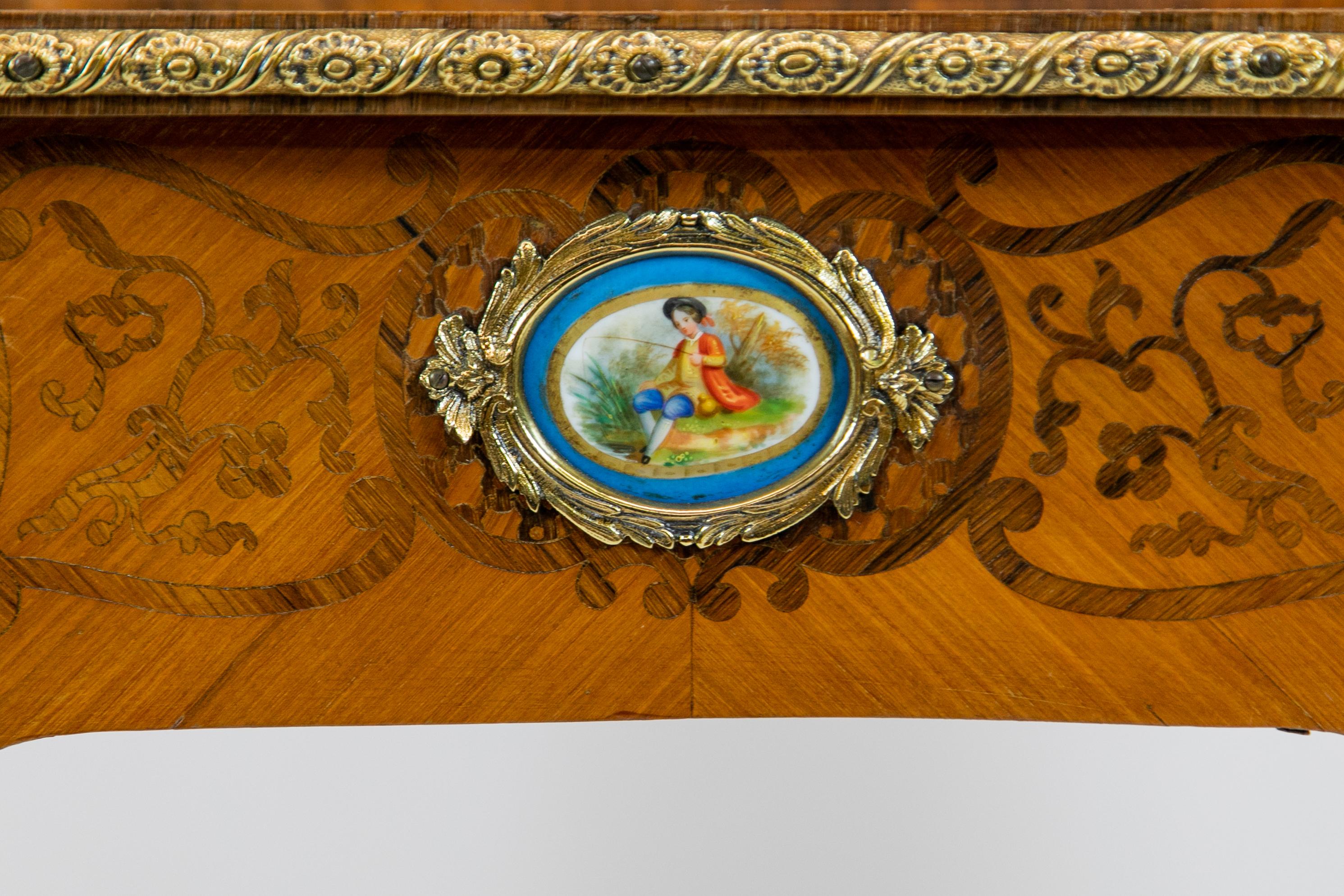 French Serpentine Marquetry Inlaid Display Cabinet In Good Condition For Sale In Wilson, NC