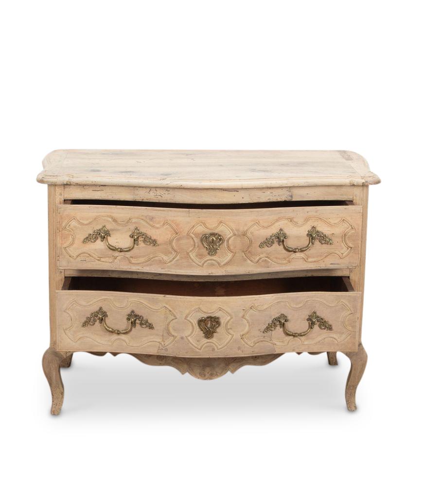Country Commode francese a due cassetti in stile serpentino in vendita